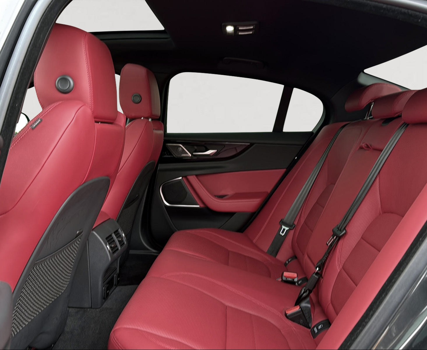 JAGUAR XE 2.0 Sport P300 AWD Automat-image-10