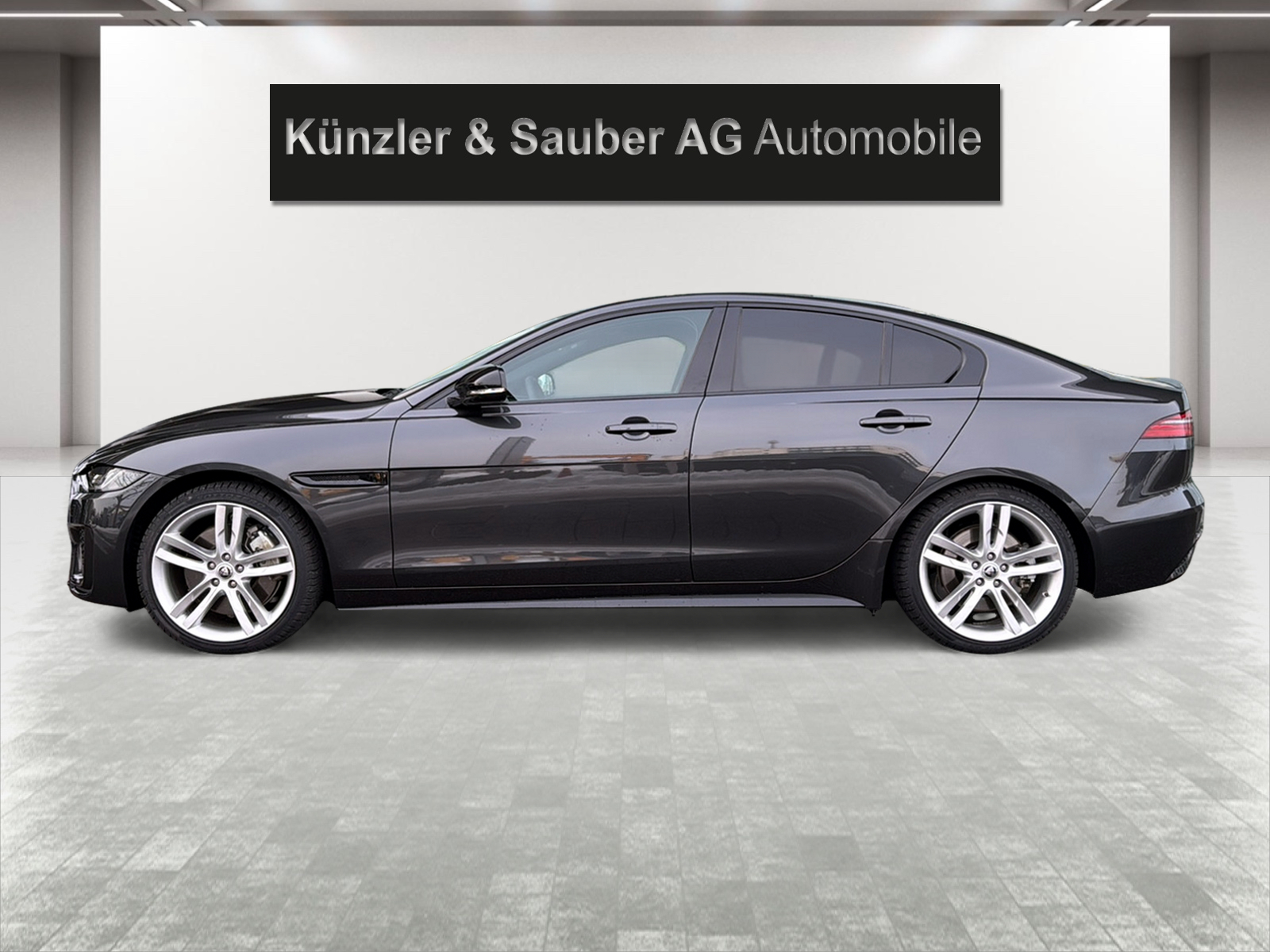 JAGUAR XE 2.0 Sport P300 AWD Automat-showroom-element-1
