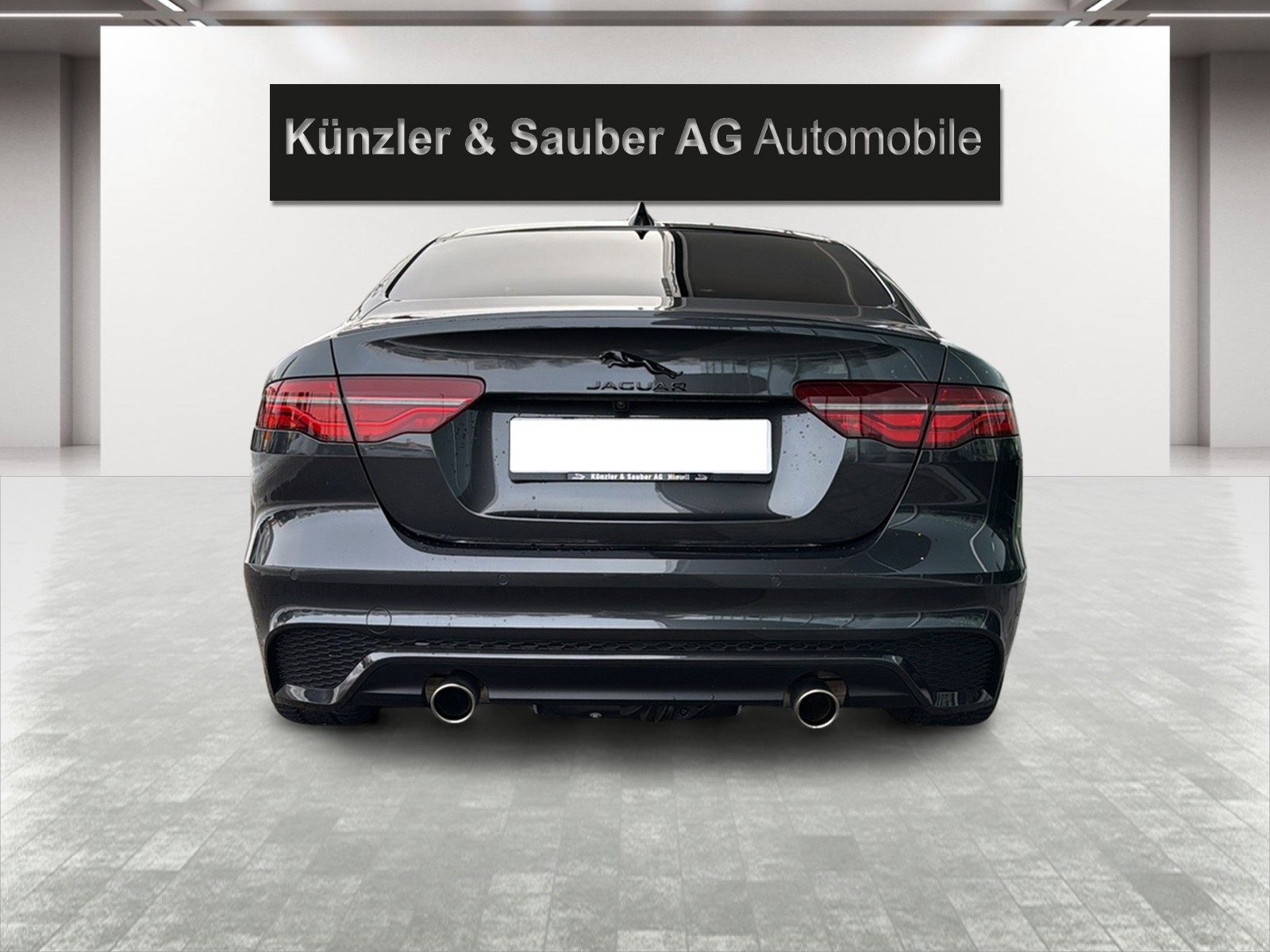 JAGUAR XE 2.0 Sport P300 AWD Automat-image-18