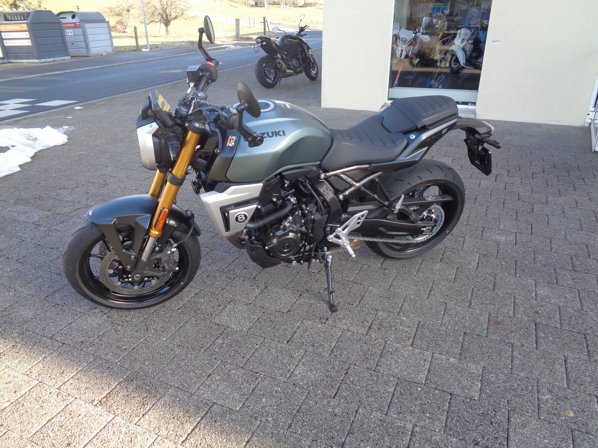 SUZUKI GSX-8T