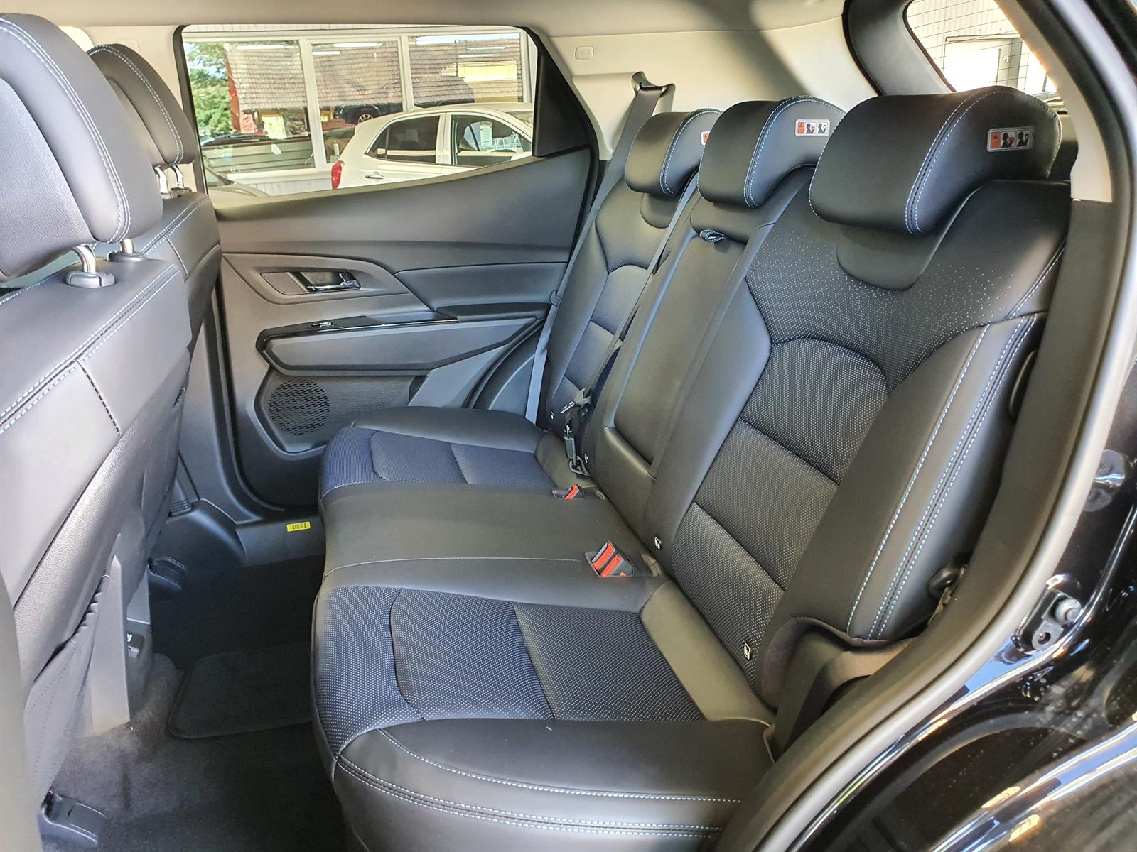 KGM-SsangYong Korando eMotion Titanium-image-6