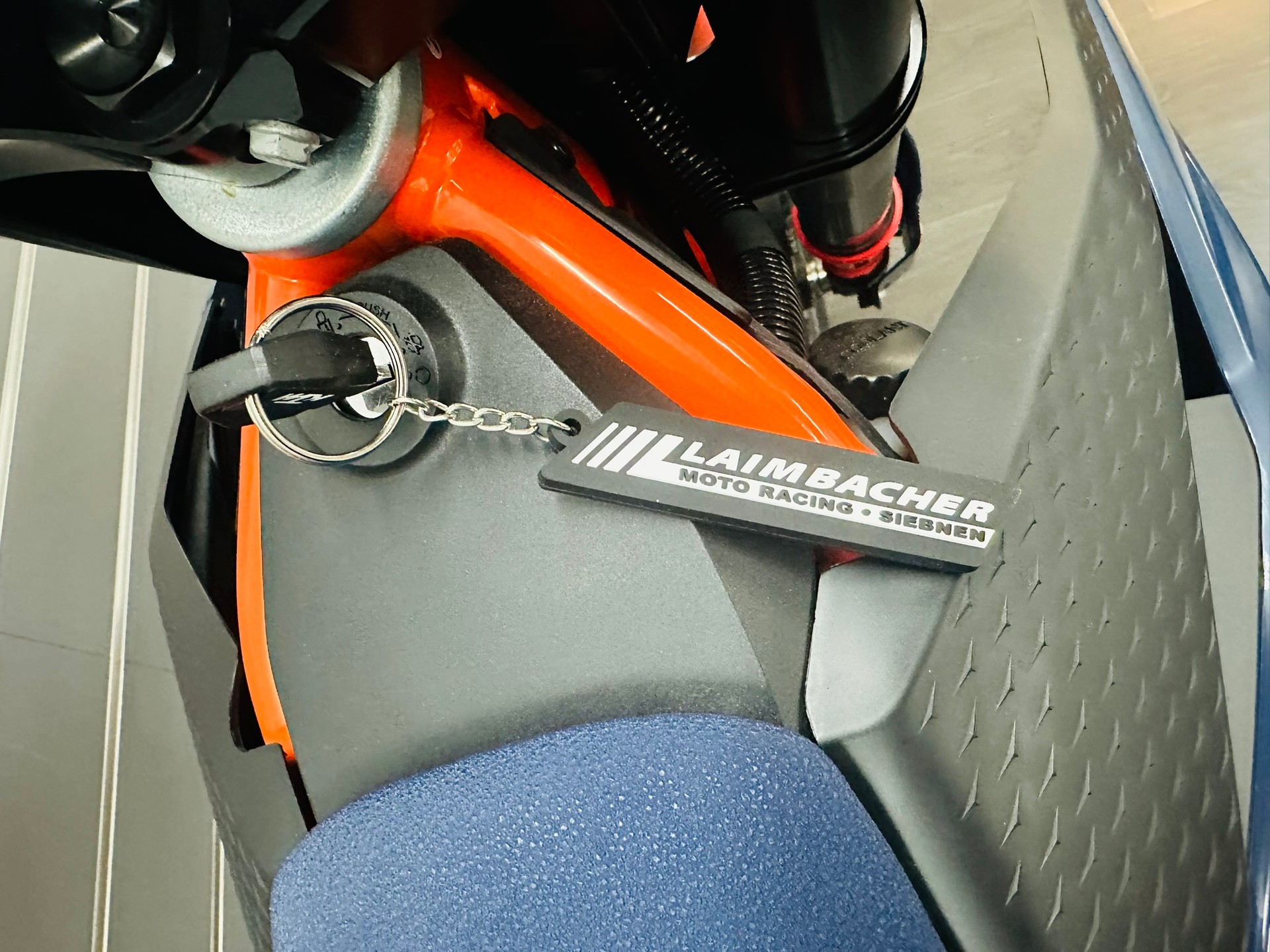 KTM 690 SMC R ABS (35 kW)-image-8