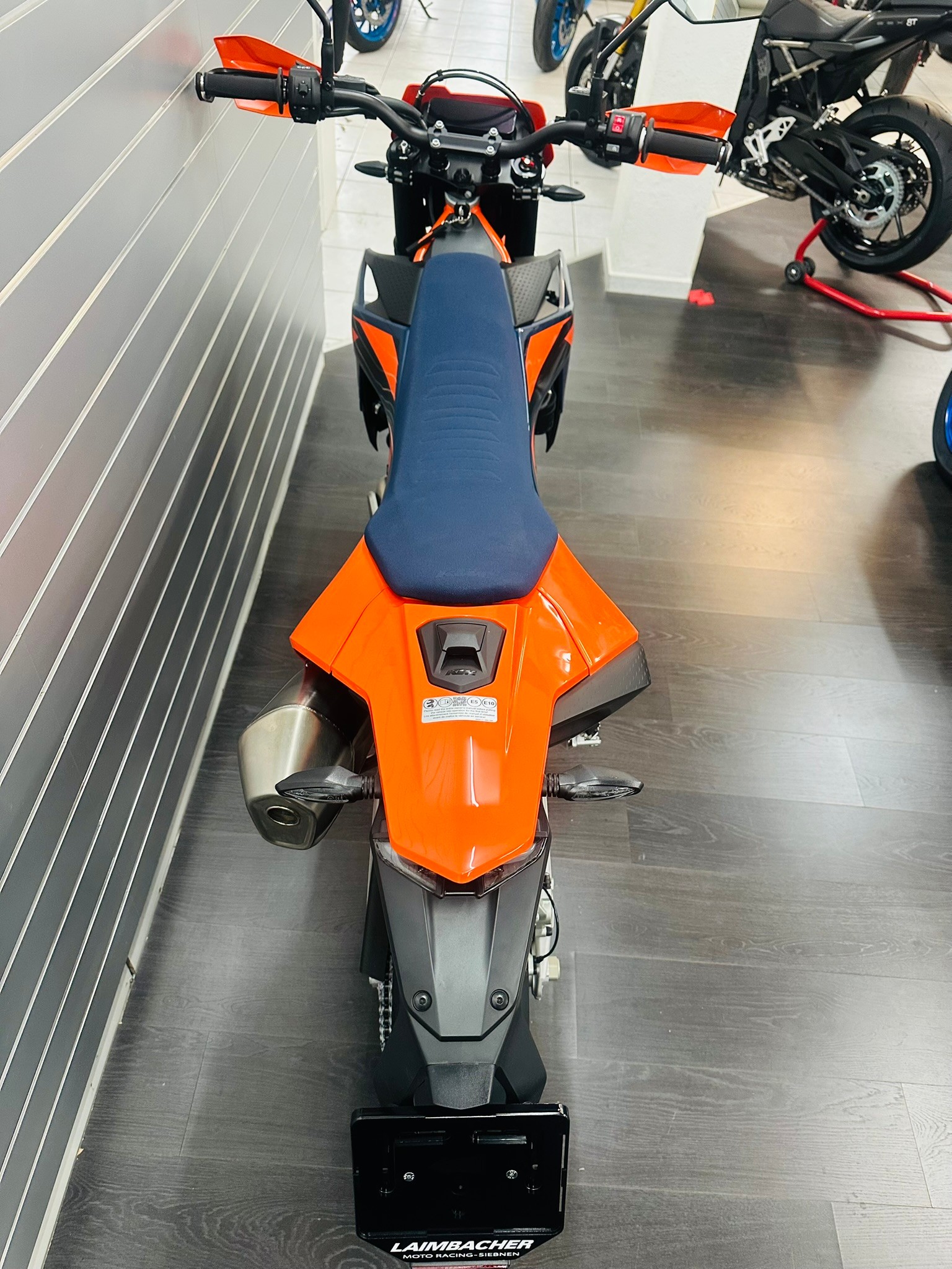 KTM 690 SMC R ABS (35 kW)-image-6
