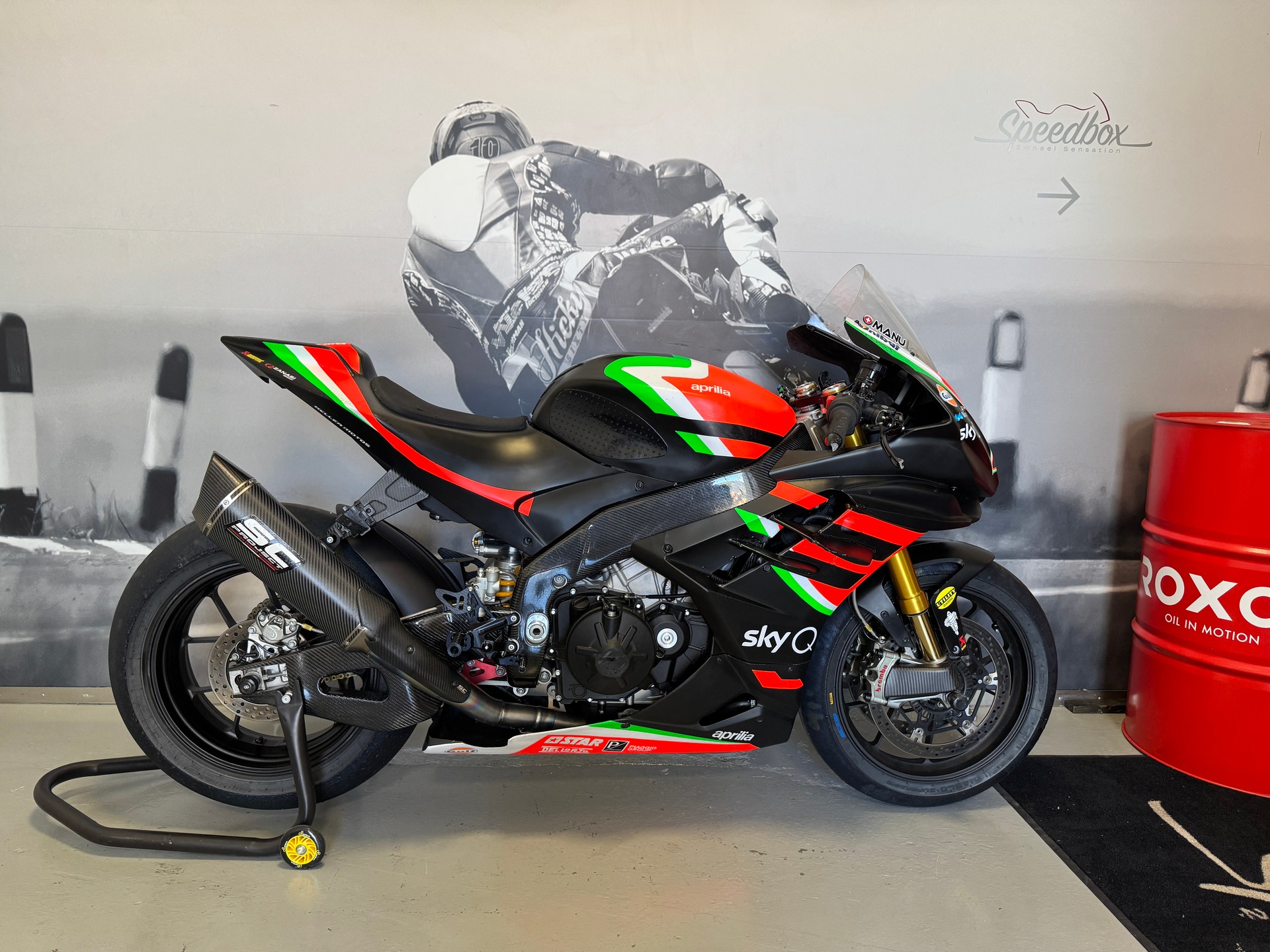 APRILIA RSV4 1100 Factory-image-1