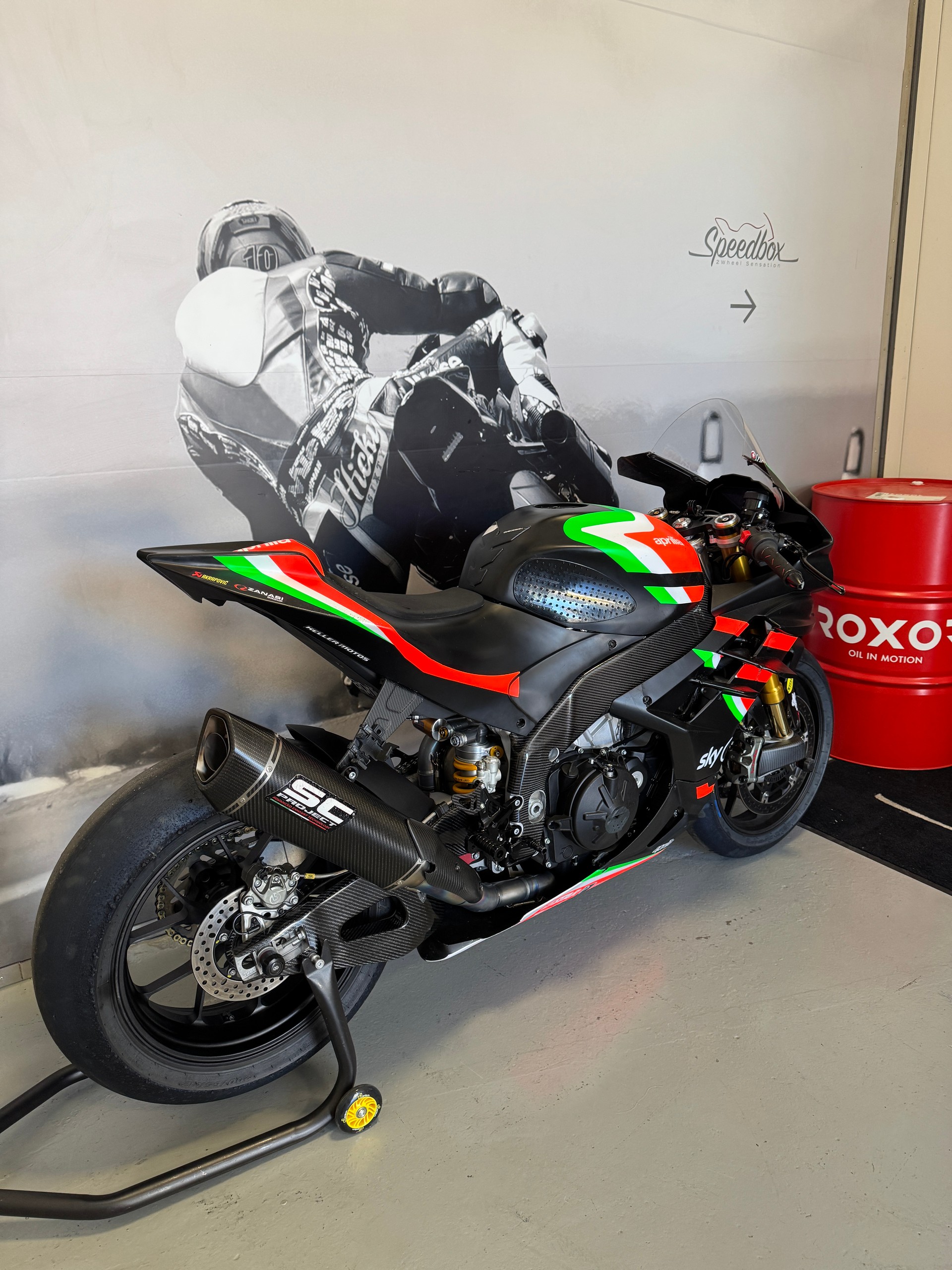 APRILIA RSV4 1100 Factory-image-4
