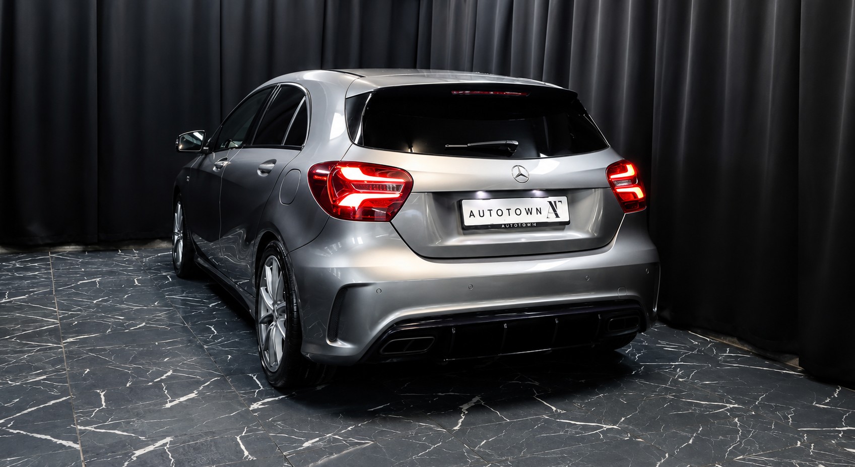 MERCEDES-BENZ A 45 AMG 4Matic Speedshift 7G-DCT-showroom-element-1