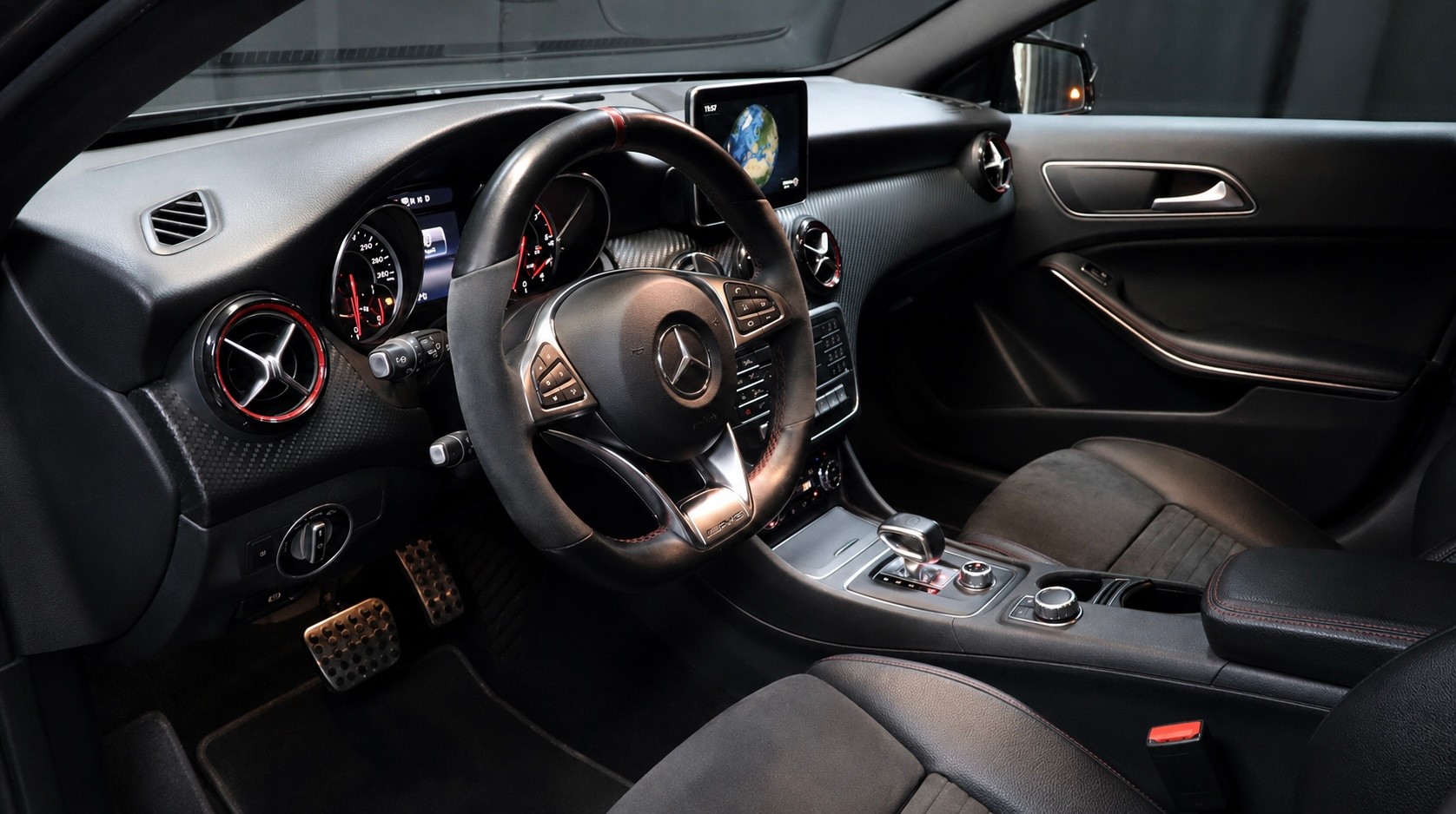 MERCEDES-BENZ A 45 AMG 4Matic Speedshift 7G-DCT-showroom-element-3