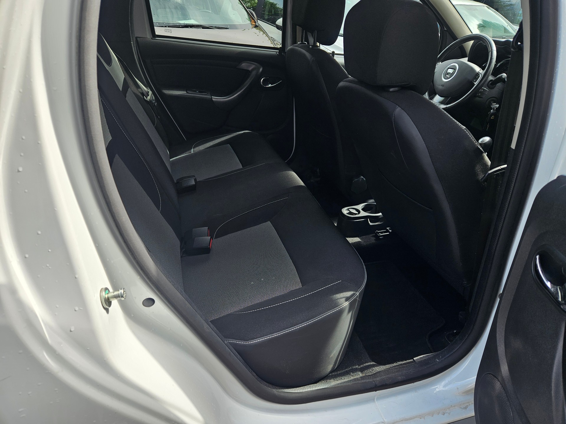 DACIA Duster 1.5 dCi Lauréate 4x4-image-13