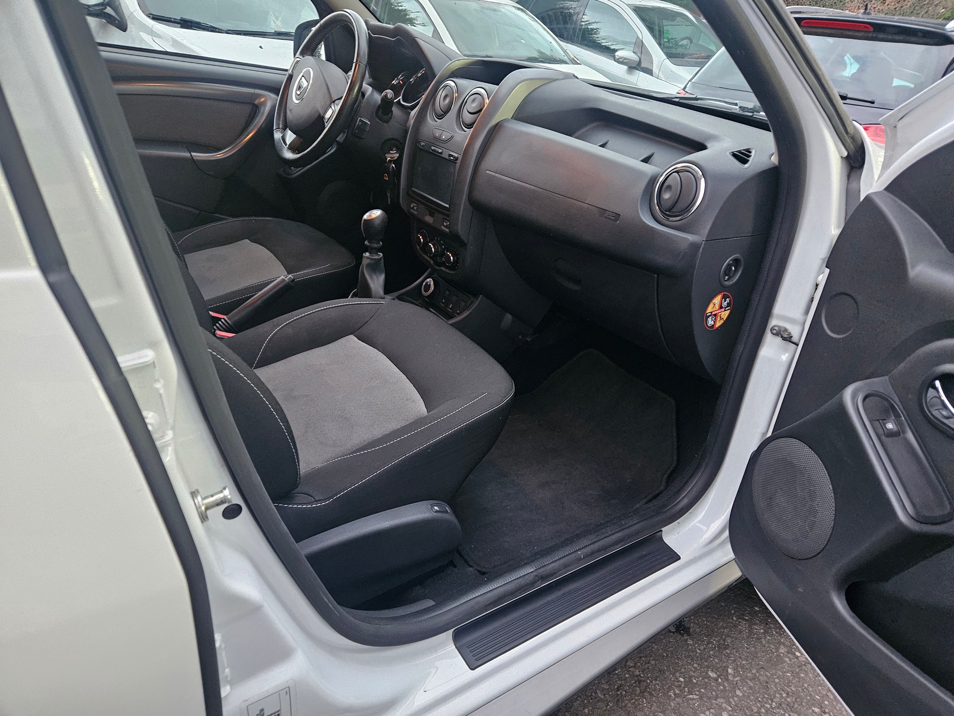 DACIA Duster 1.5 dCi Lauréate 4x4-image-8