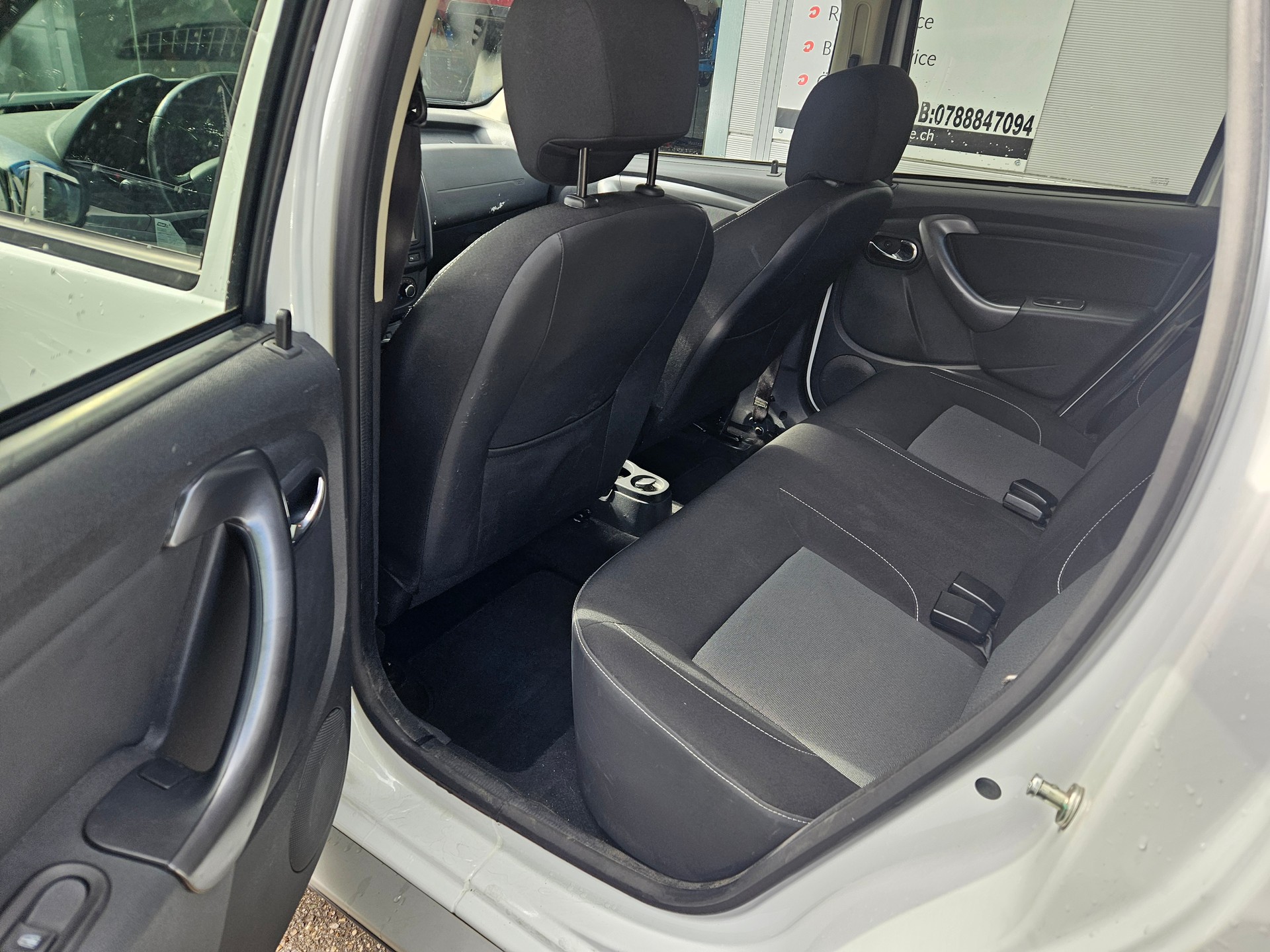 DACIA Duster 1.5 dCi Lauréate 4x4-image-11