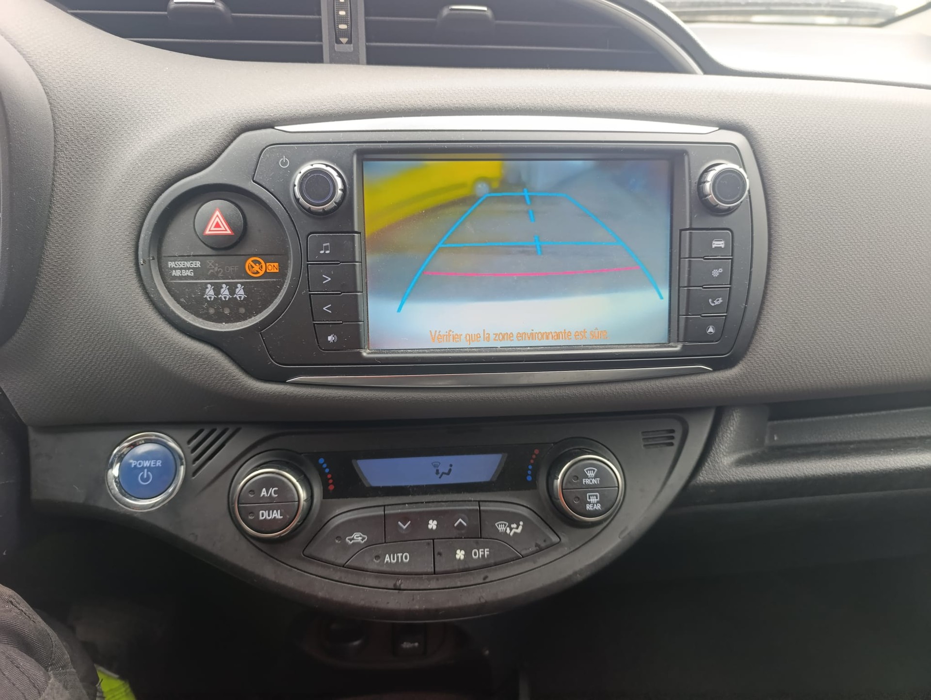 TOYOTA Yaris 1.5 VVT-i Hybrid Trend e-CVT-image-10