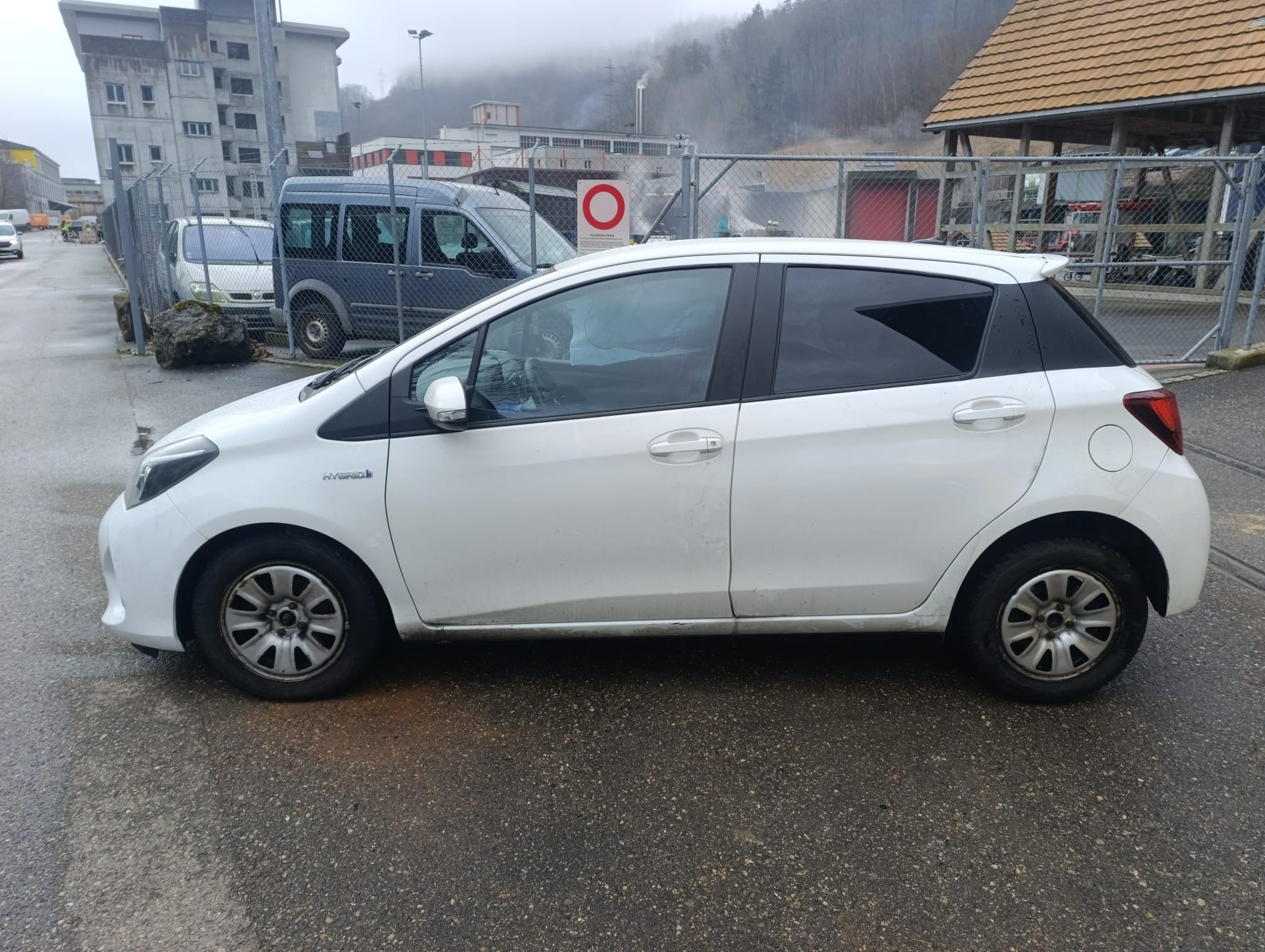 TOYOTA Yaris 1.5 VVT-i Hybrid Trend e-CVT-showroom-element-2