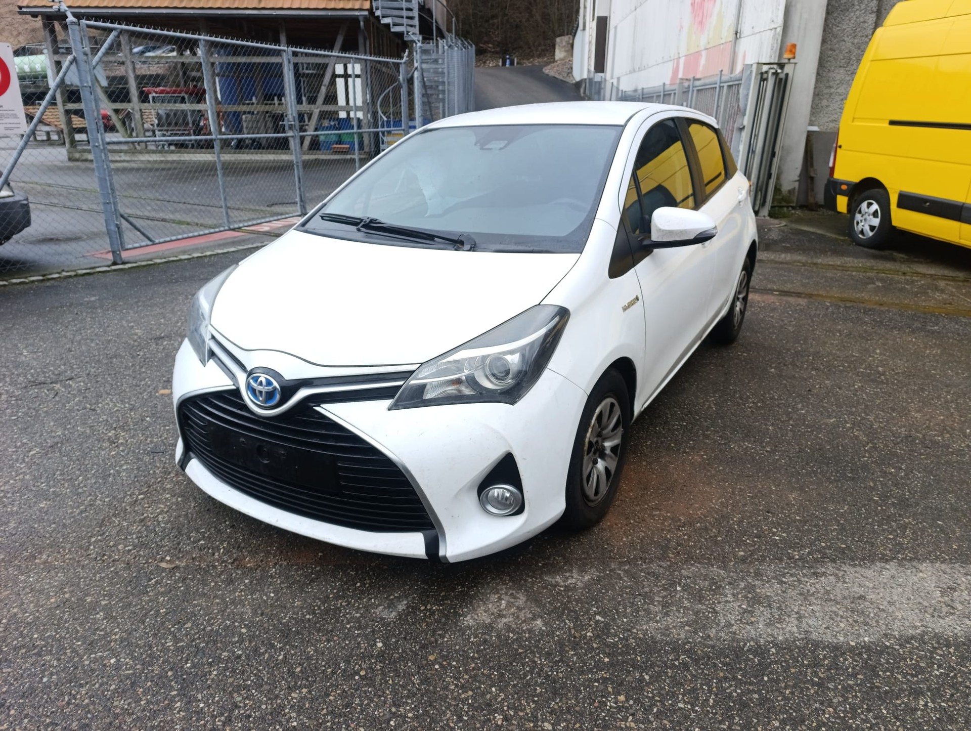 TOYOTA Yaris 1.5 VVT-i Hybrid Trend e-CVT