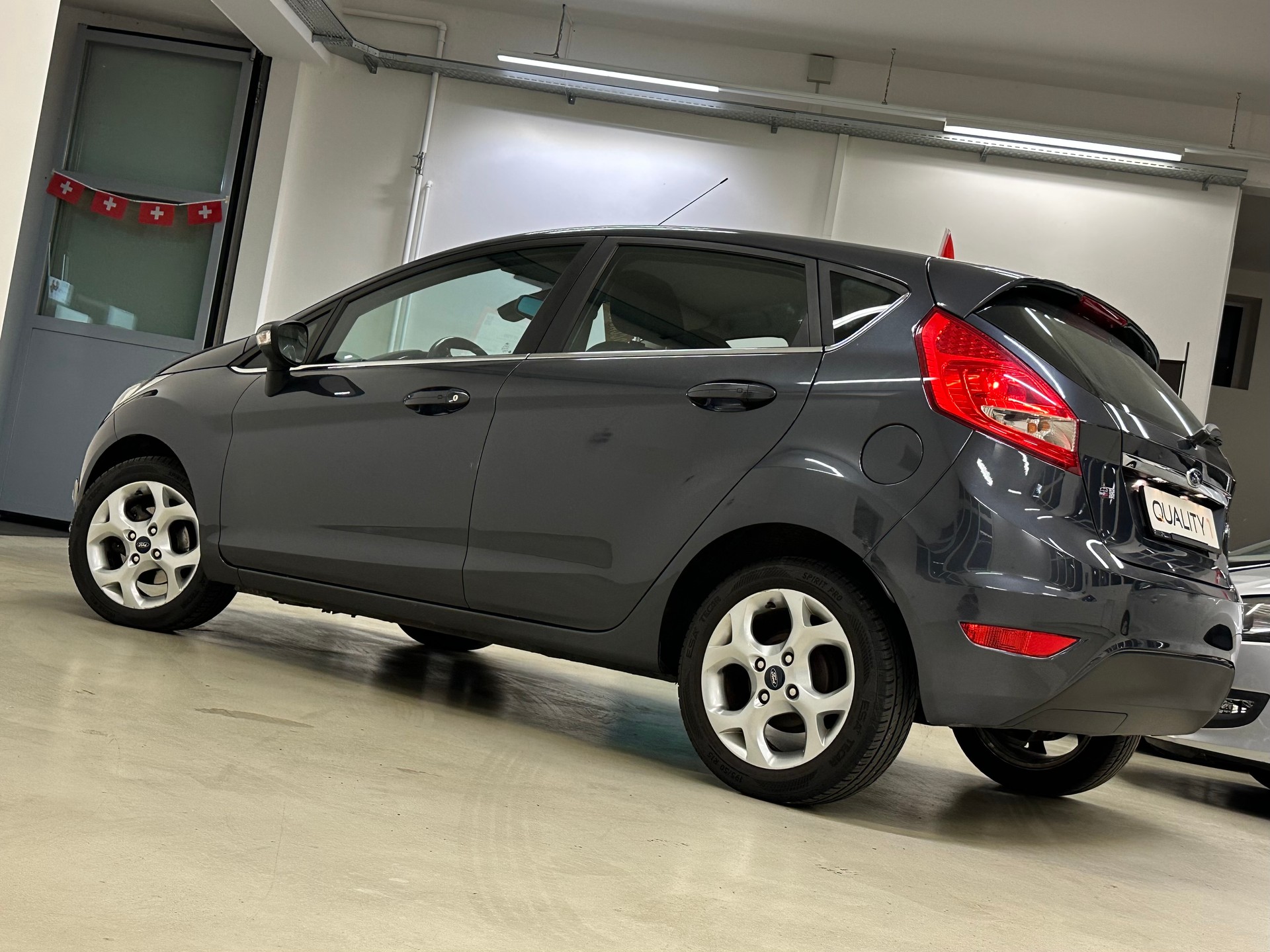 FORD Fiesta 1.4 16V Titanium-image-9