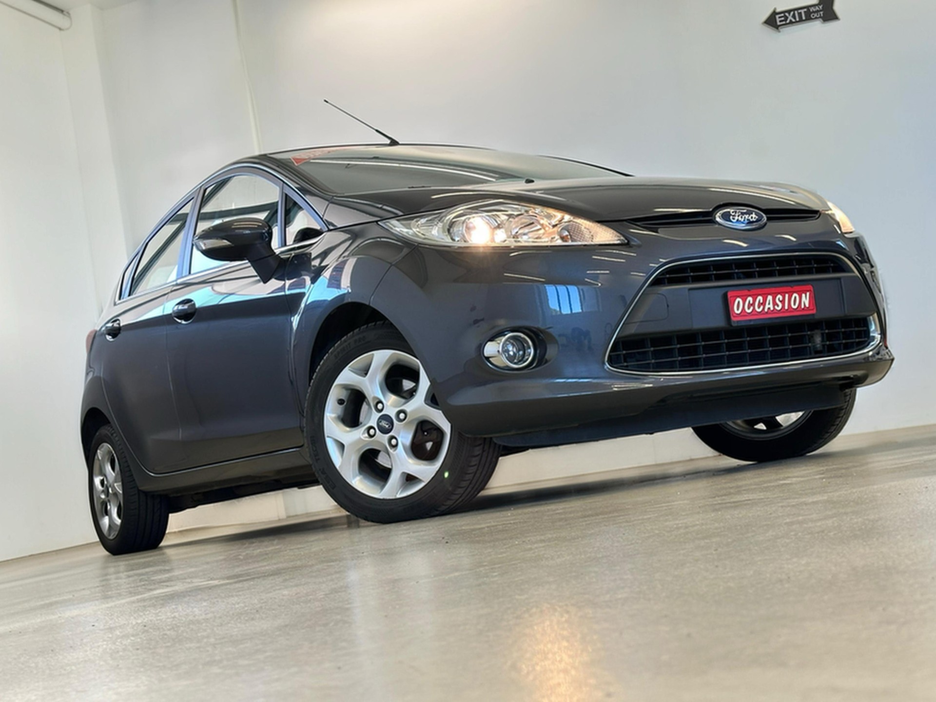 FORD Fiesta 1.4 16V Titanium-showroom-element-2