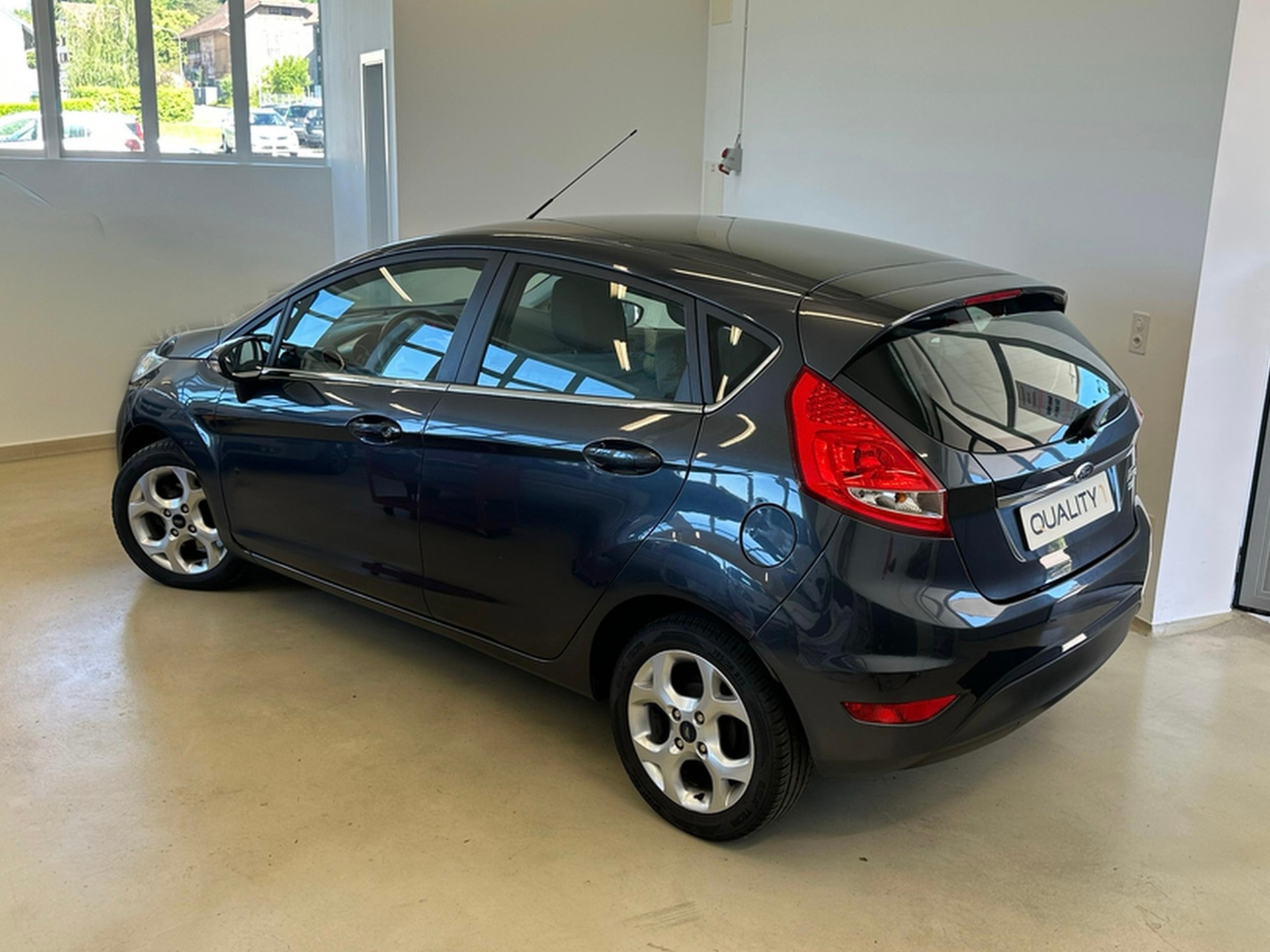 FORD Fiesta 1.4 16V Titanium-image-10