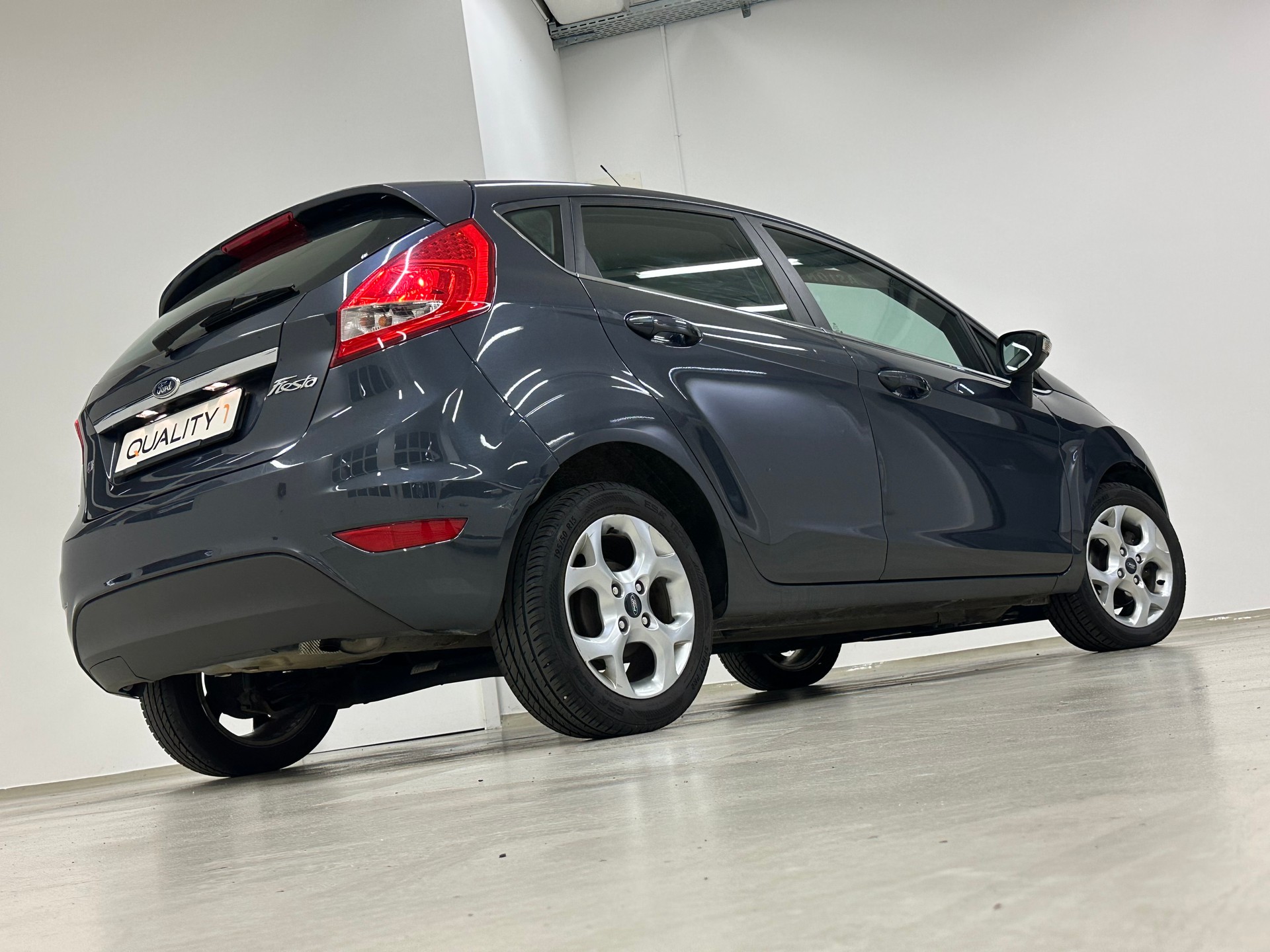 FORD Fiesta 1.4 16V Titanium-image-25