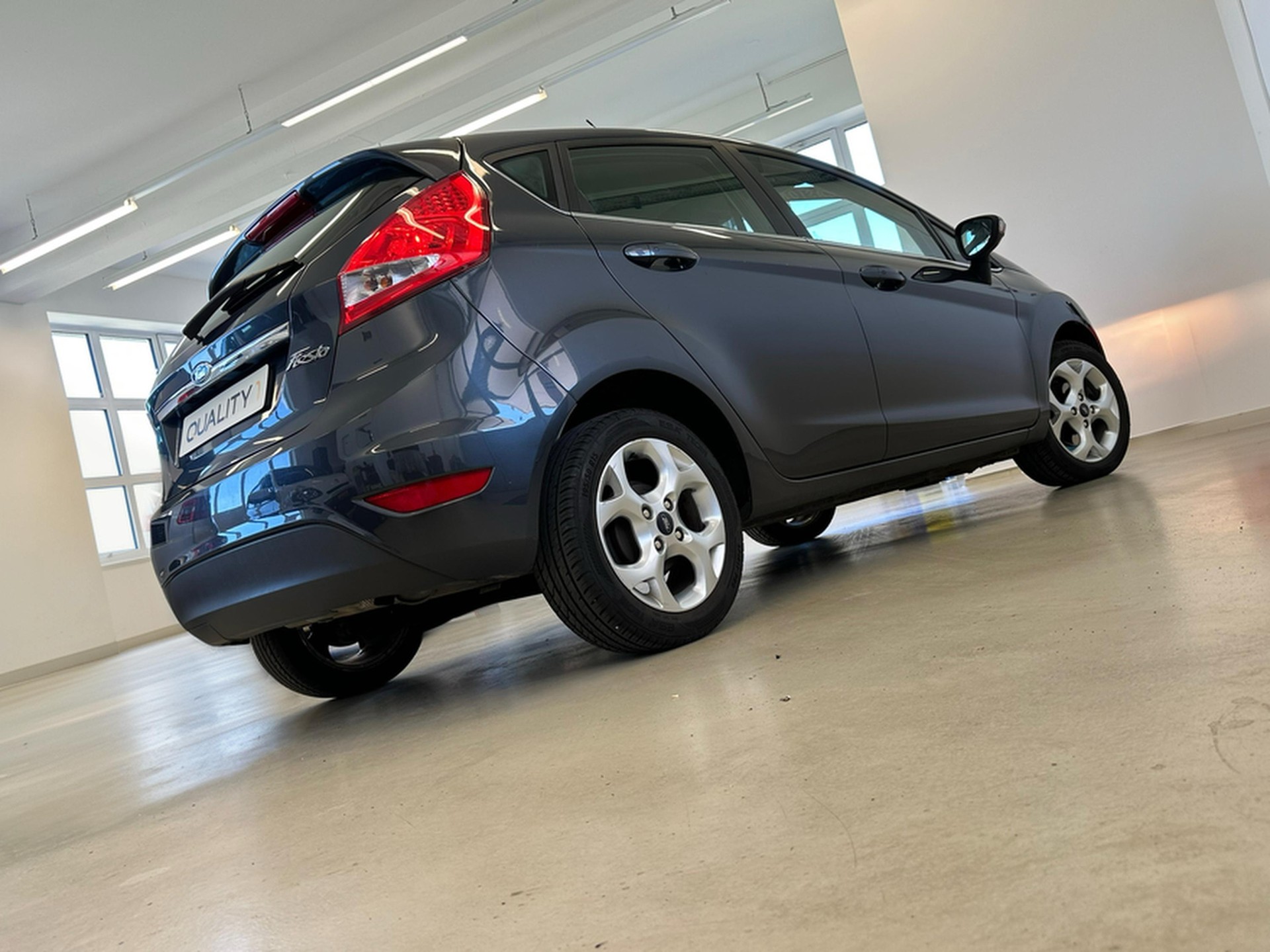 FORD Fiesta 1.4 16V Titanium-image-7