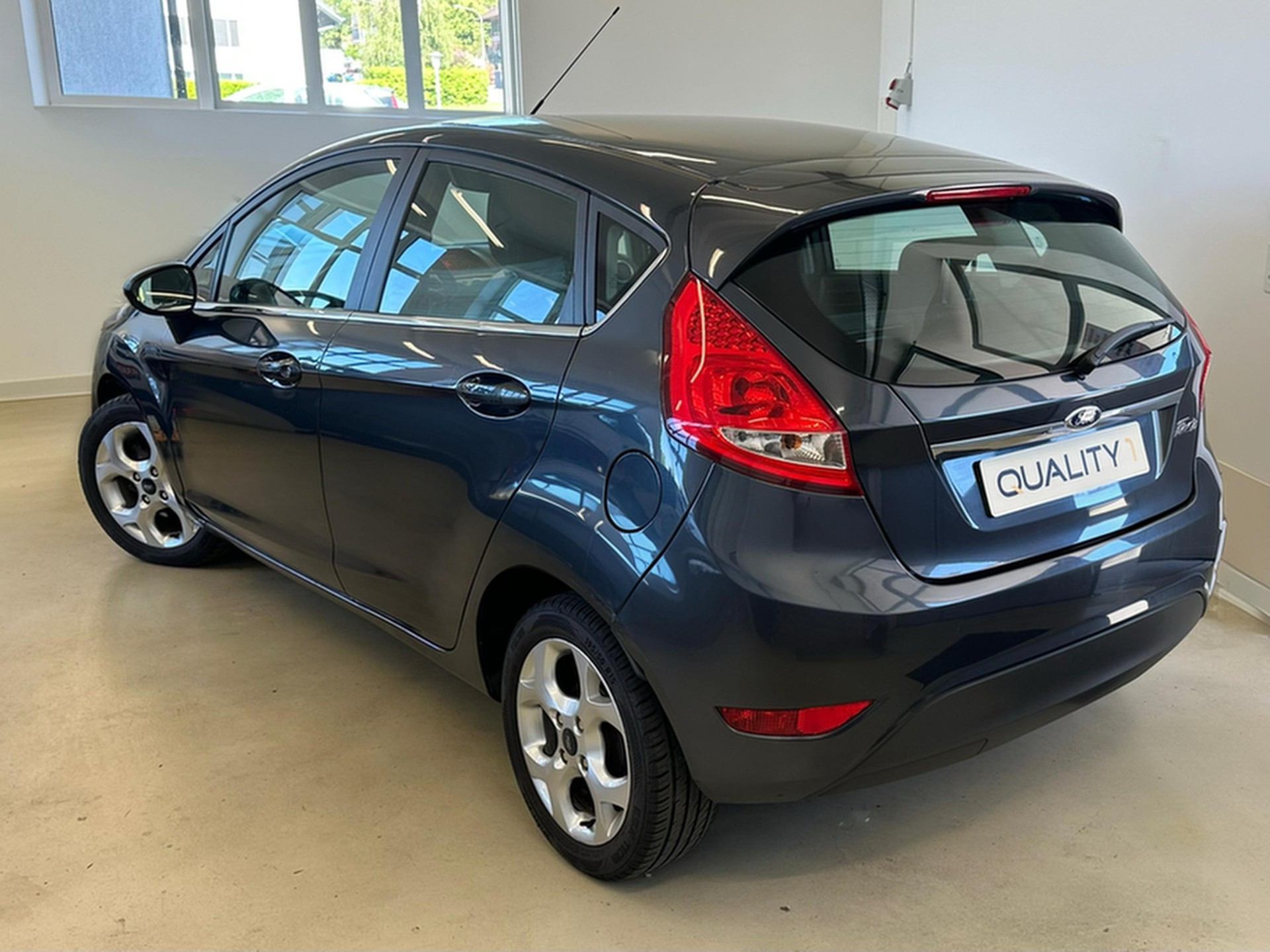 FORD Fiesta 1.4 16V Titanium-image-12