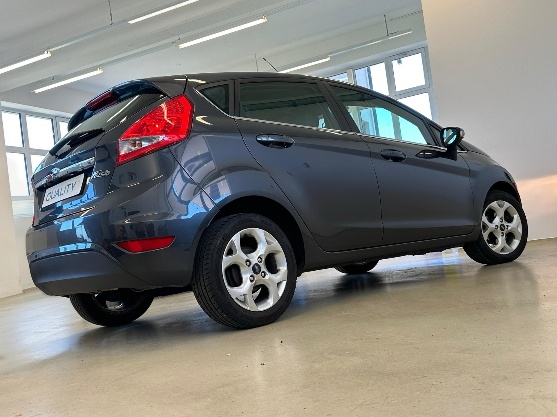 FORD Fiesta 1.4 16V Titanium-image-13