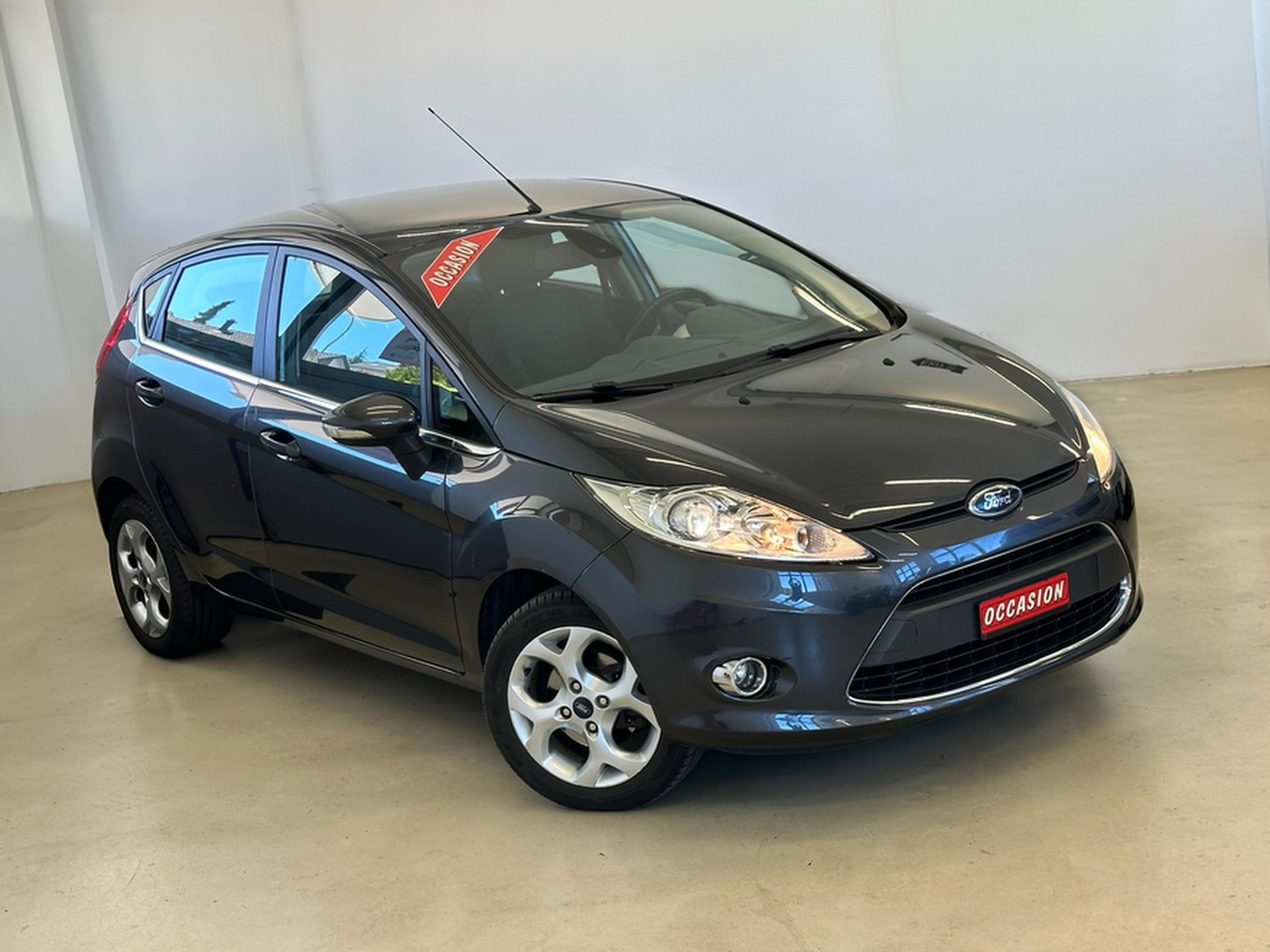 FORD Fiesta 1.4 16V Titanium