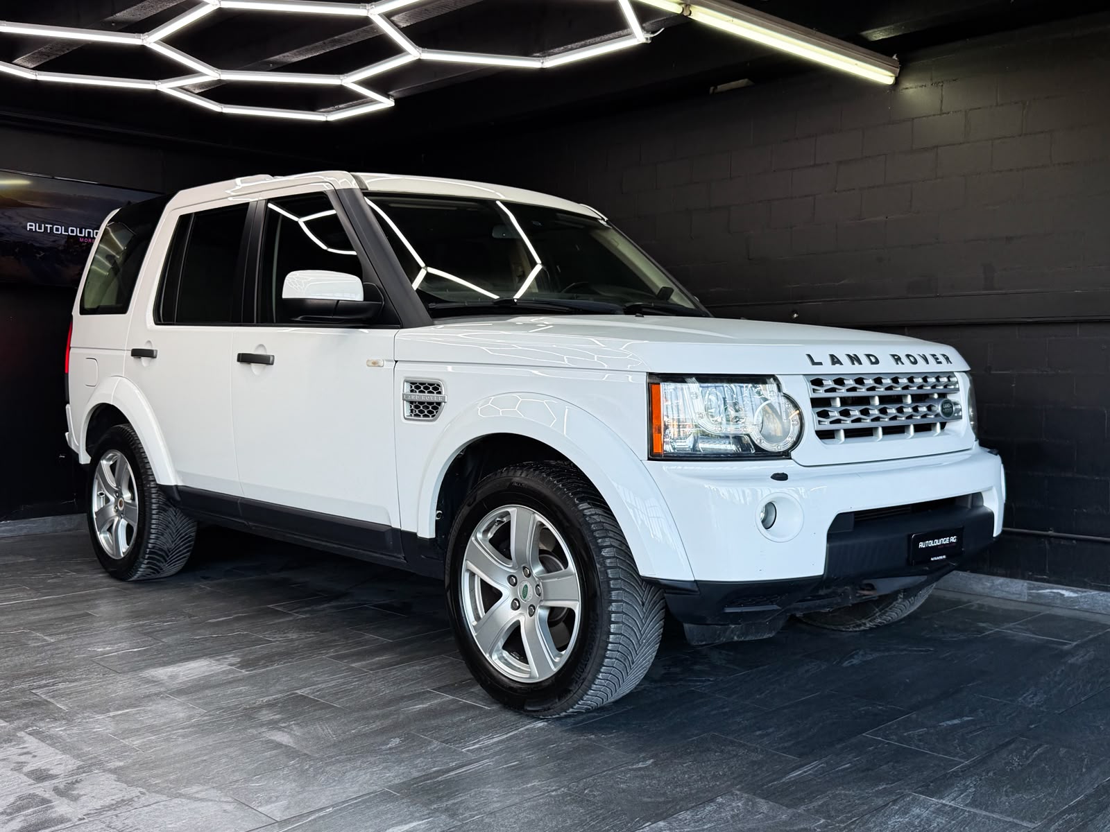LAND ROVER Discovery 3.0 SDV6 SE Automatic *AHK*-showroom-element-1