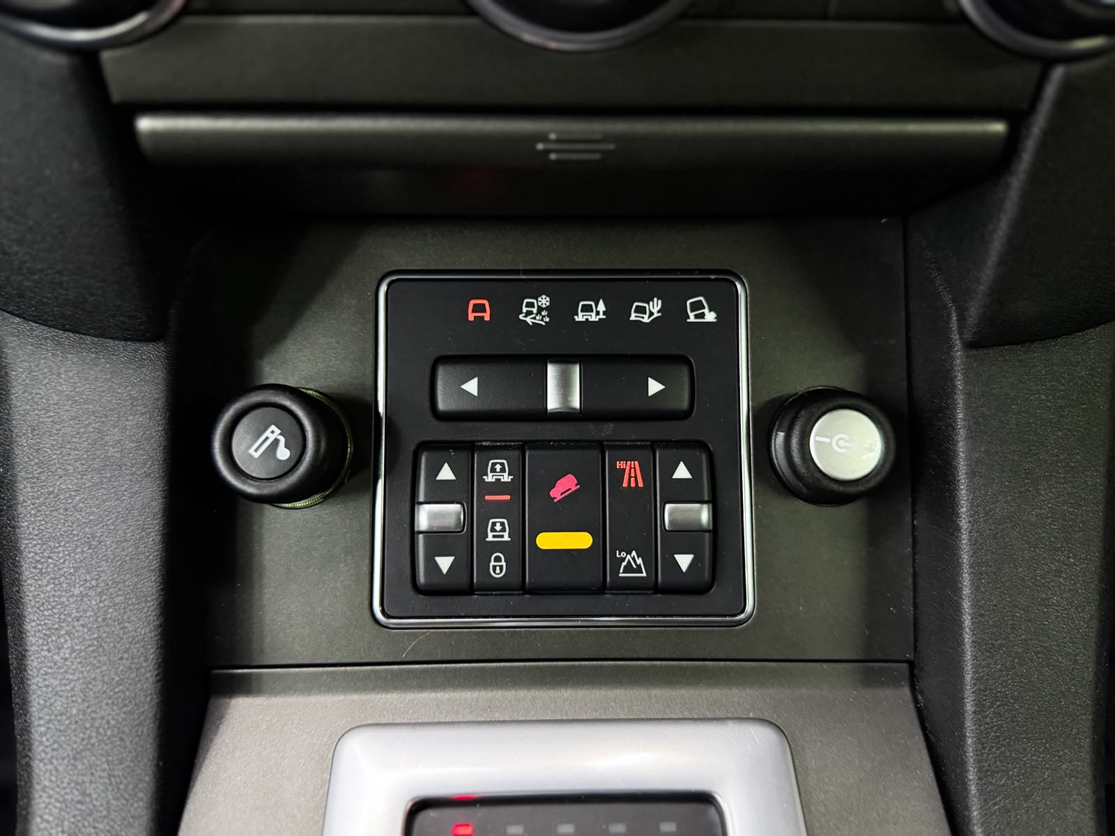 LAND ROVER Discovery 3.0 SDV6 SE Automatic *AHK*-image-17