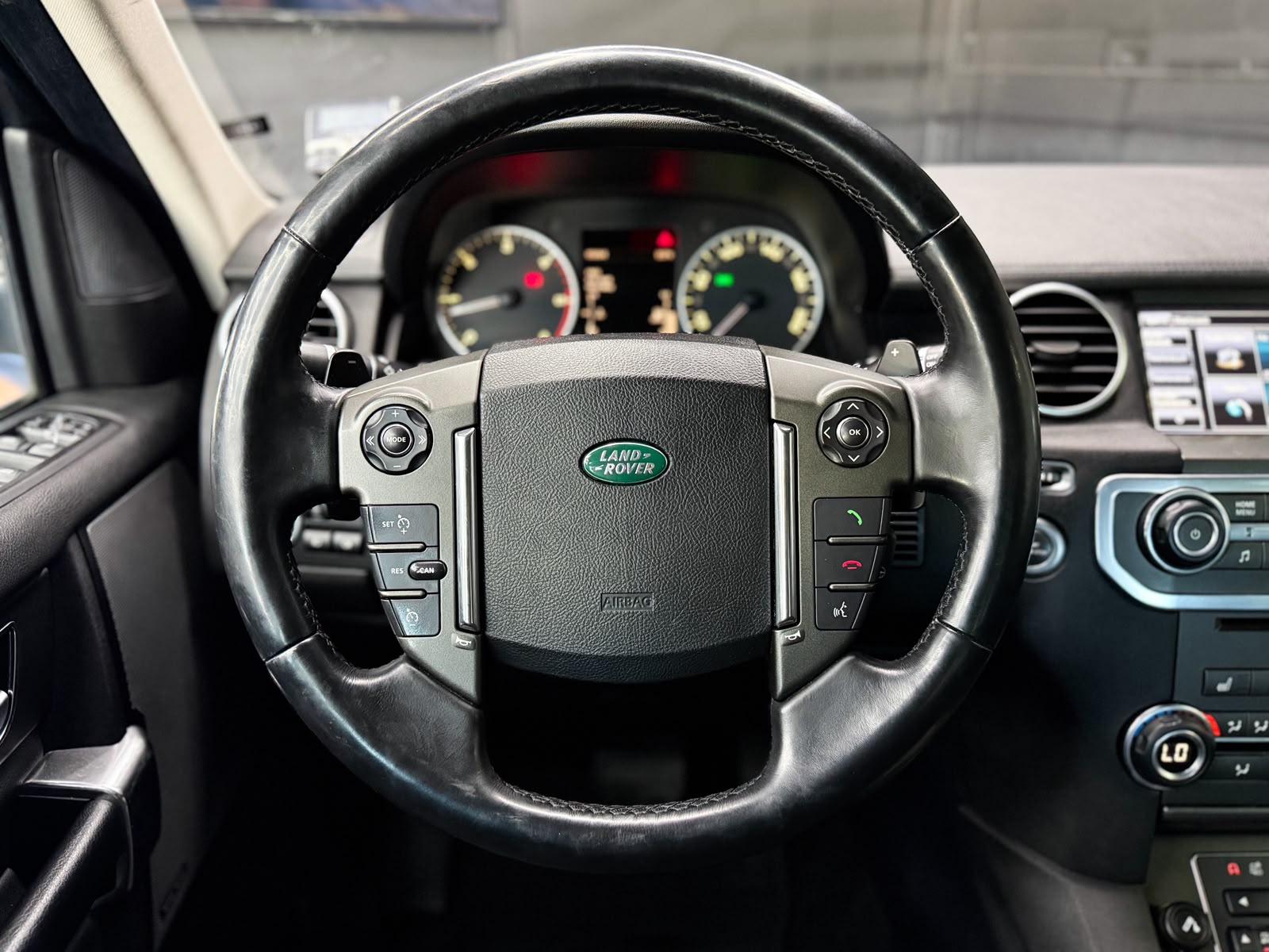 LAND ROVER Discovery 3.0 SDV6 SE Automatic *AHK*-image-10