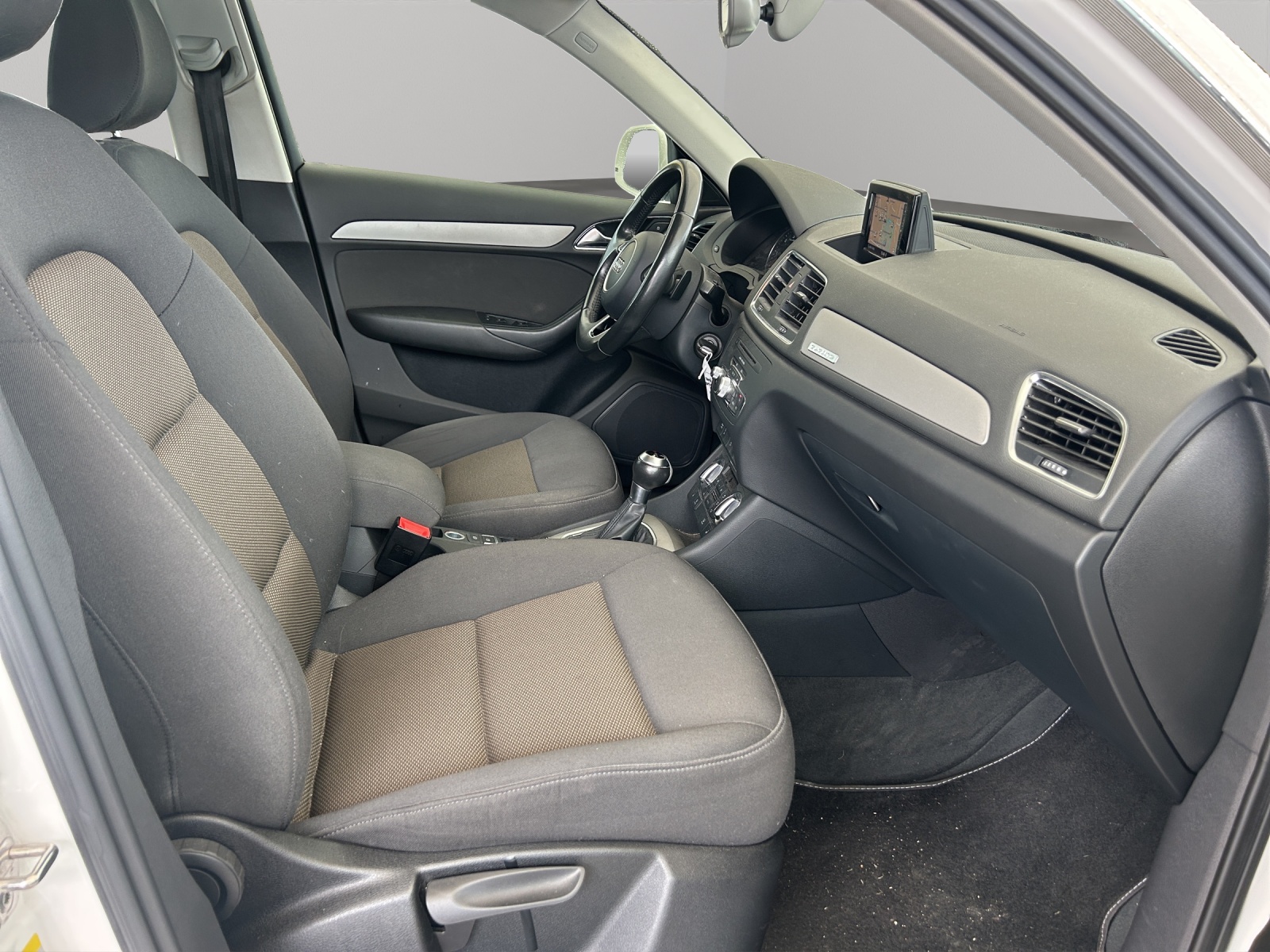 AUDI Q3 2.0 TDI Start quattro S-tronic-image-12