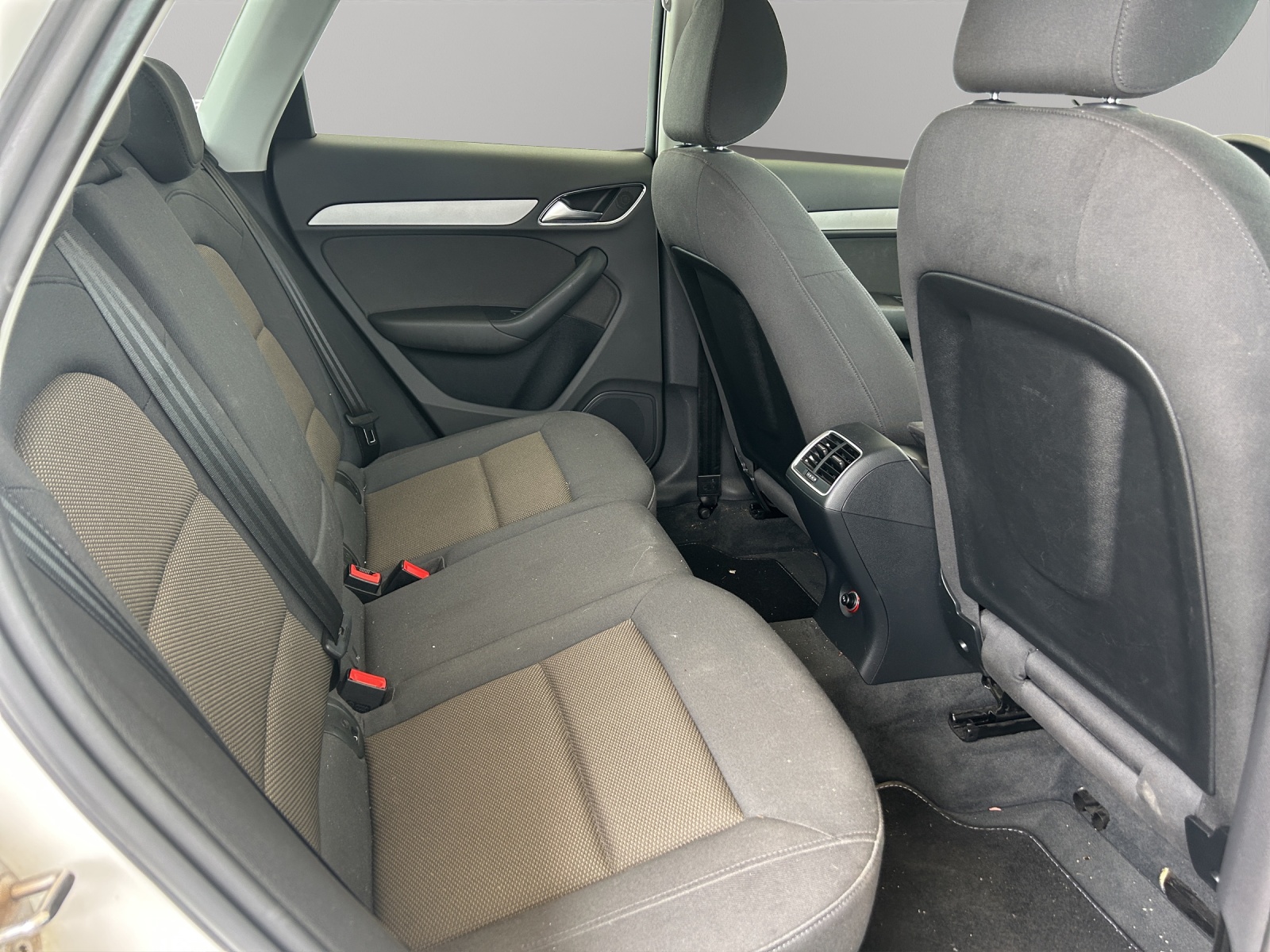 AUDI Q3 2.0 TDI Start quattro S-tronic-image-15