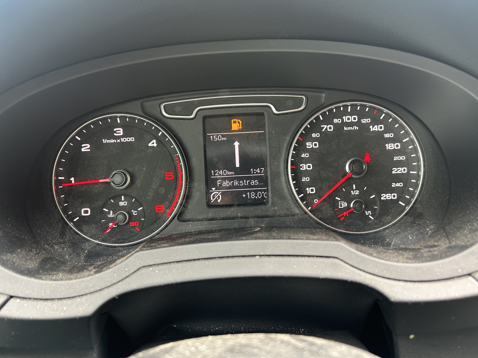 AUDI Q3 2.0 TDI Start quattro S-tronic-image-18