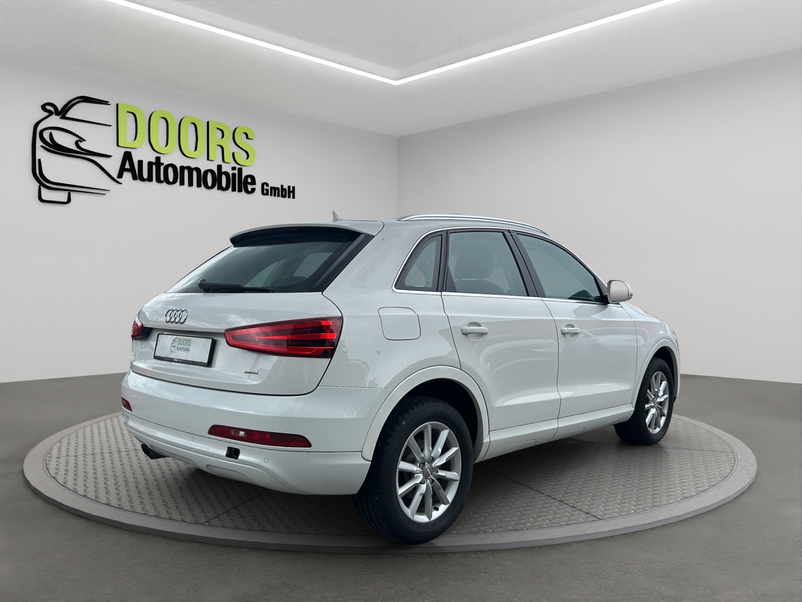 AUDI Q3 2.0 TDI Start quattro S-tronic-showroom-element-3