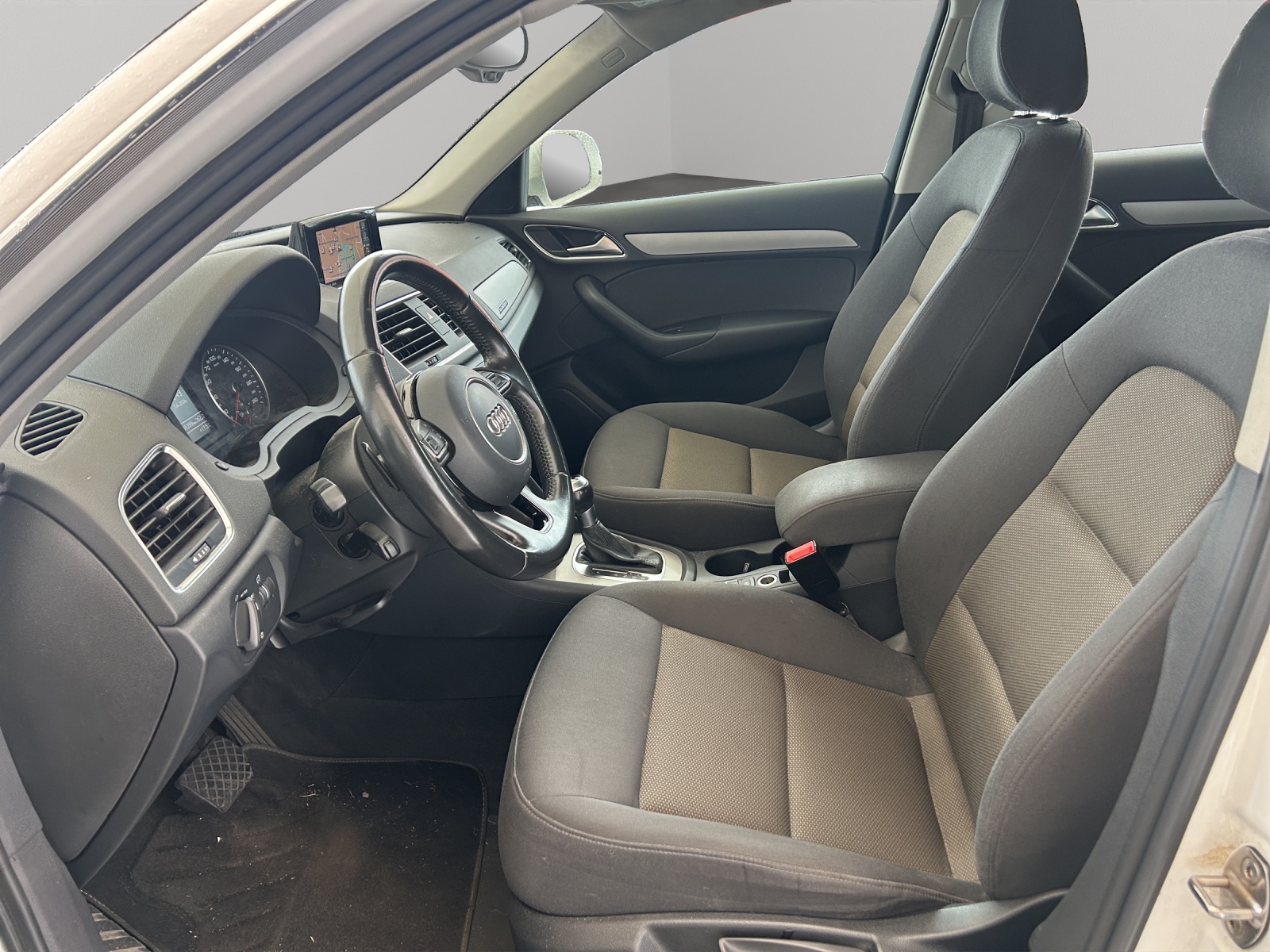 AUDI Q3 2.0 TDI Start quattro S-tronic-image-8