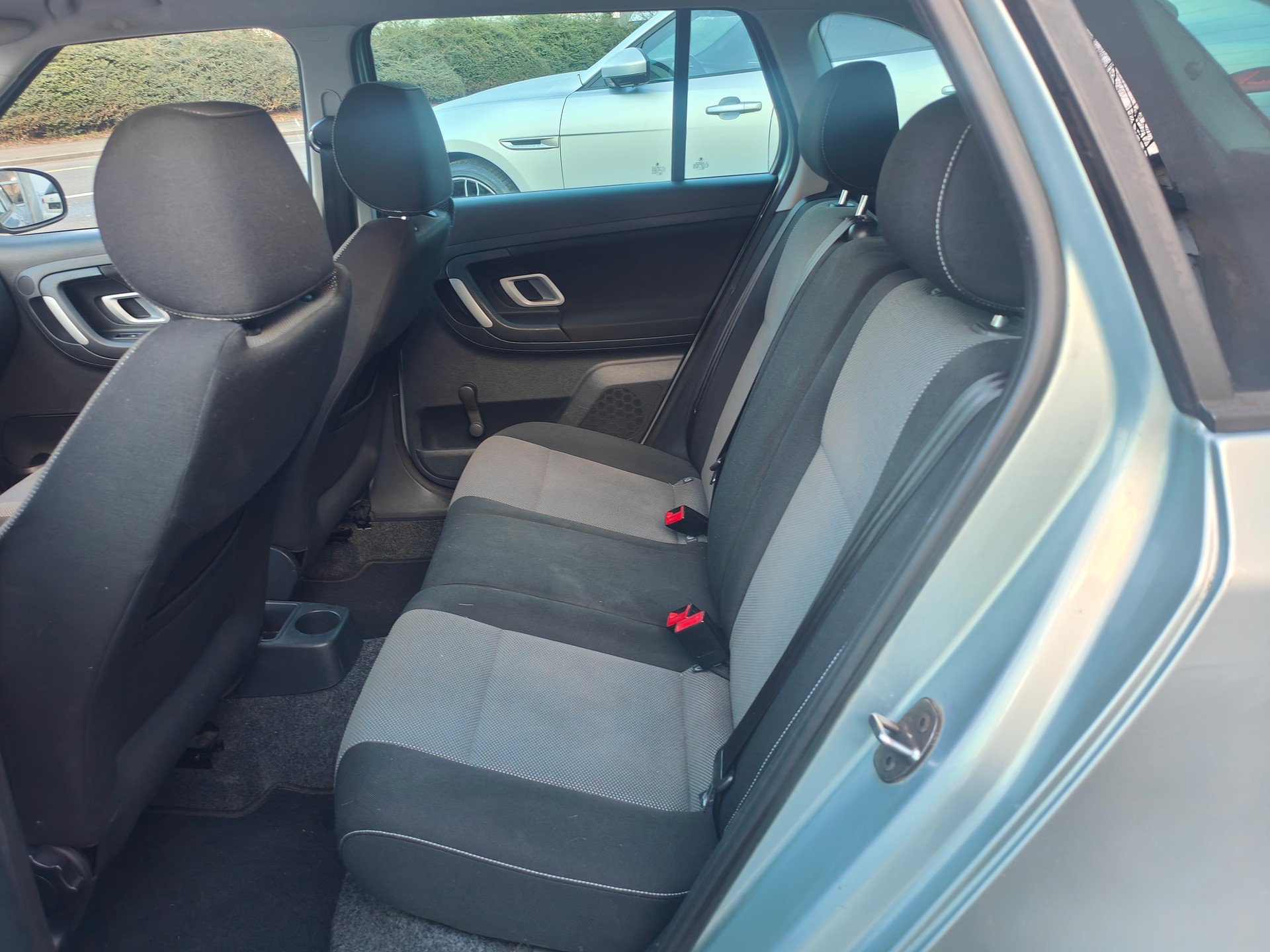 SKODA Fabia 1.6 Smile-image-8
