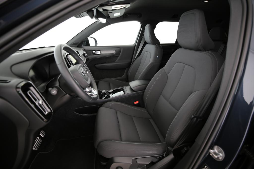VOLVO XC40 P6 Plus-showroom-element-3