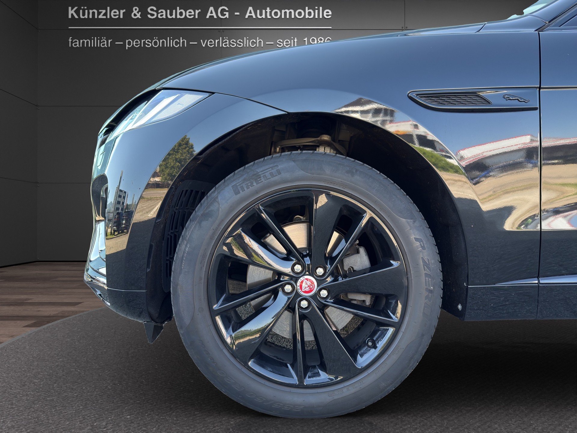 JAGUAR F-Pace 2.0 P250 R-Dynamic SE AWD-showroom-element-3