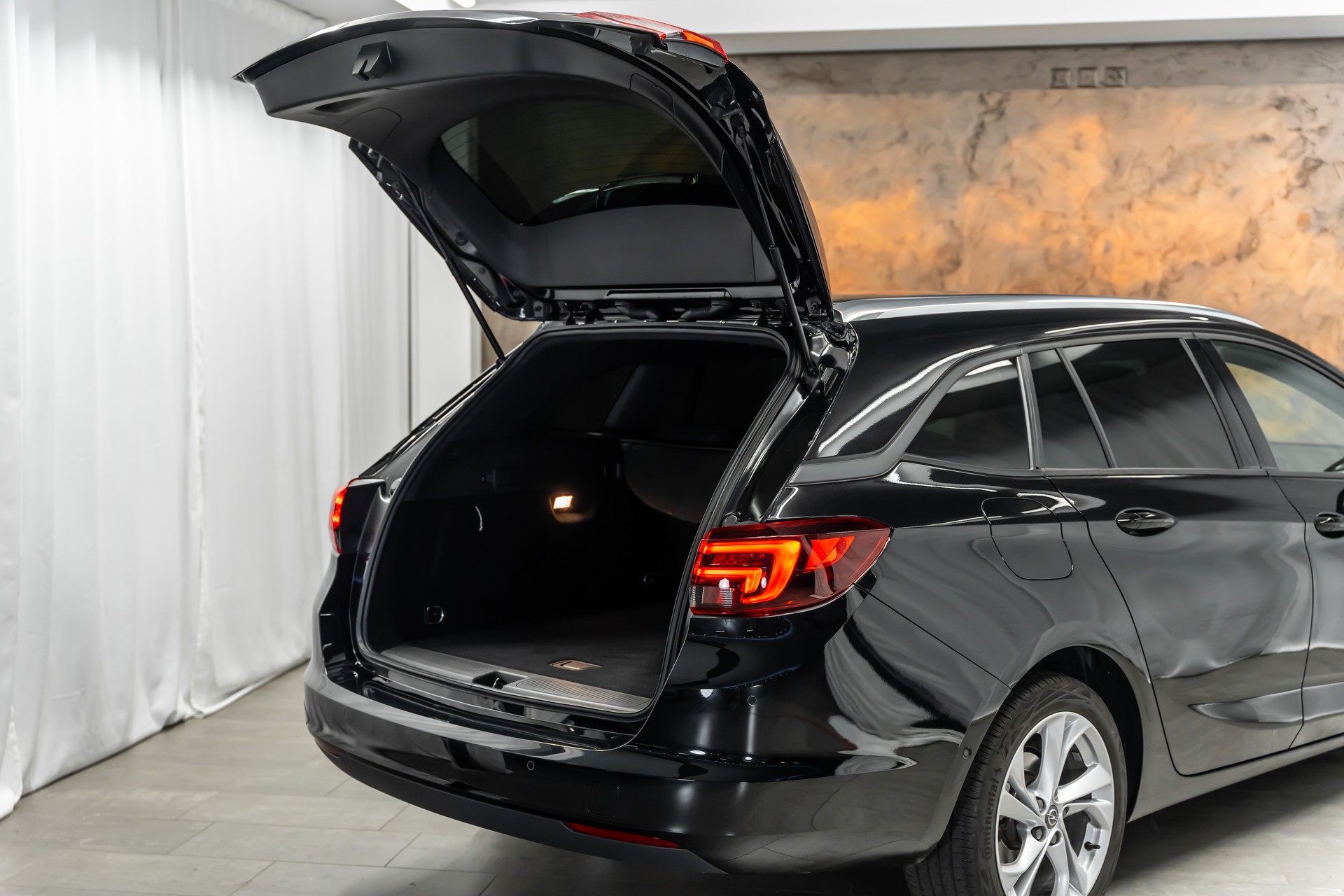 OPEL Astra Sports Tourer 1.4i Turbo GS-Line *CH Fahrzeug*Matrix LED*Fahrassist*-image-9
