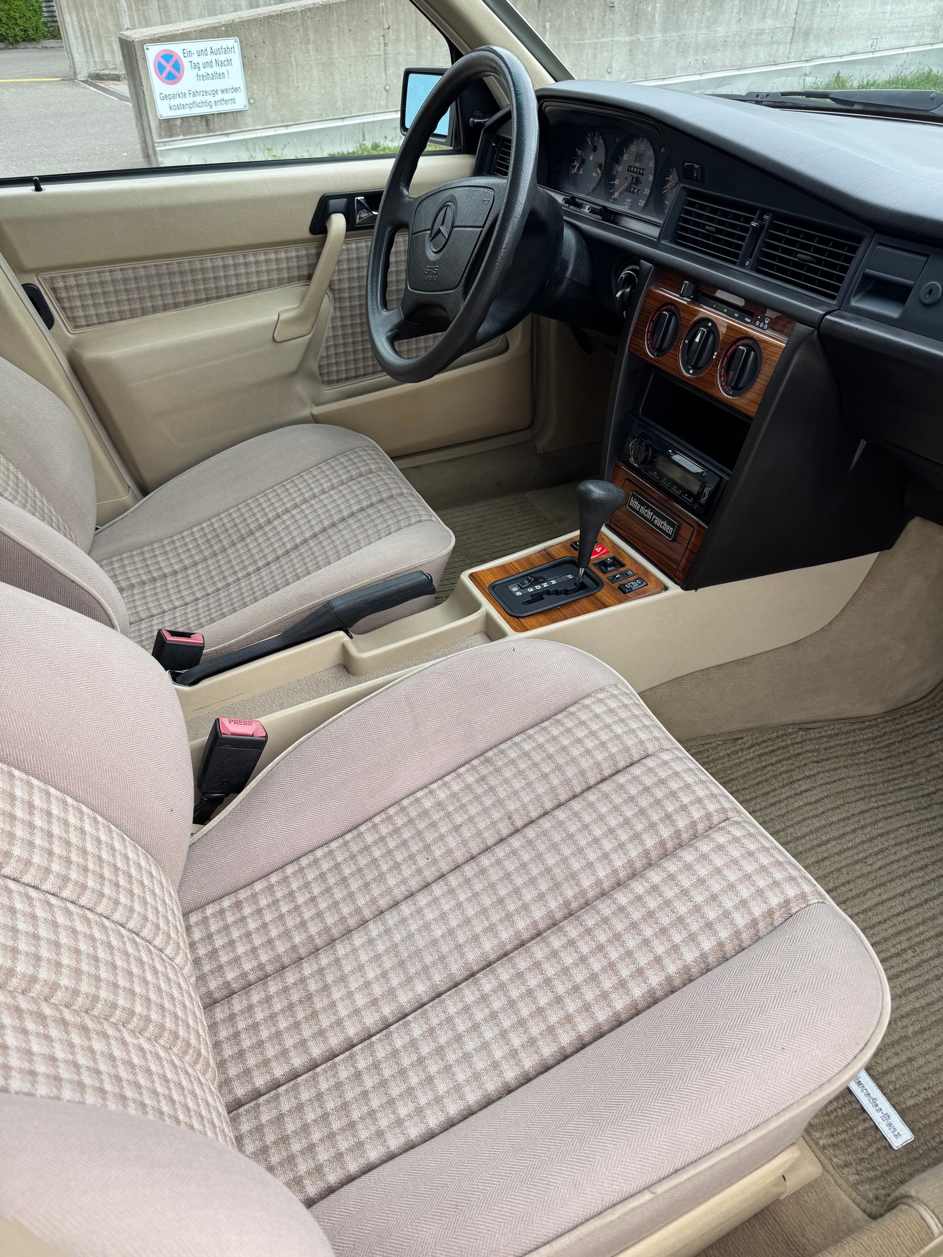 MERCEDES-BENZ 190 E 2.3 Avantgarde Automatic-image-8