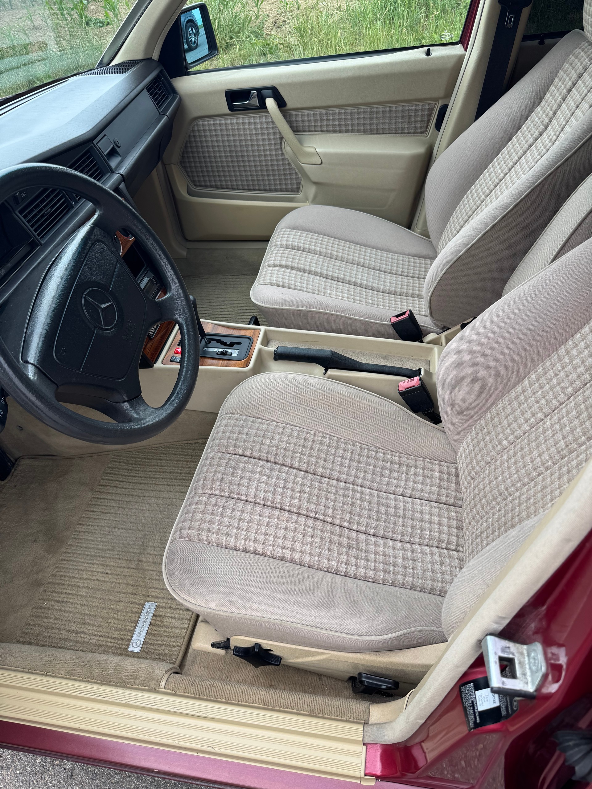 MERCEDES-BENZ 190 E 2.3 Avantgarde Automatic-image-10