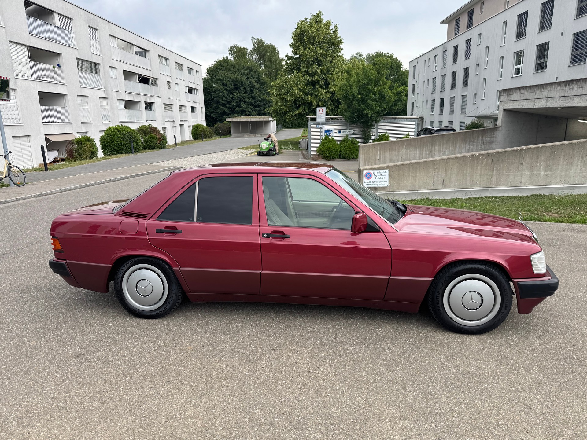 MERCEDES-BENZ 190 E 2.3 Avantgarde Automatic-image-3