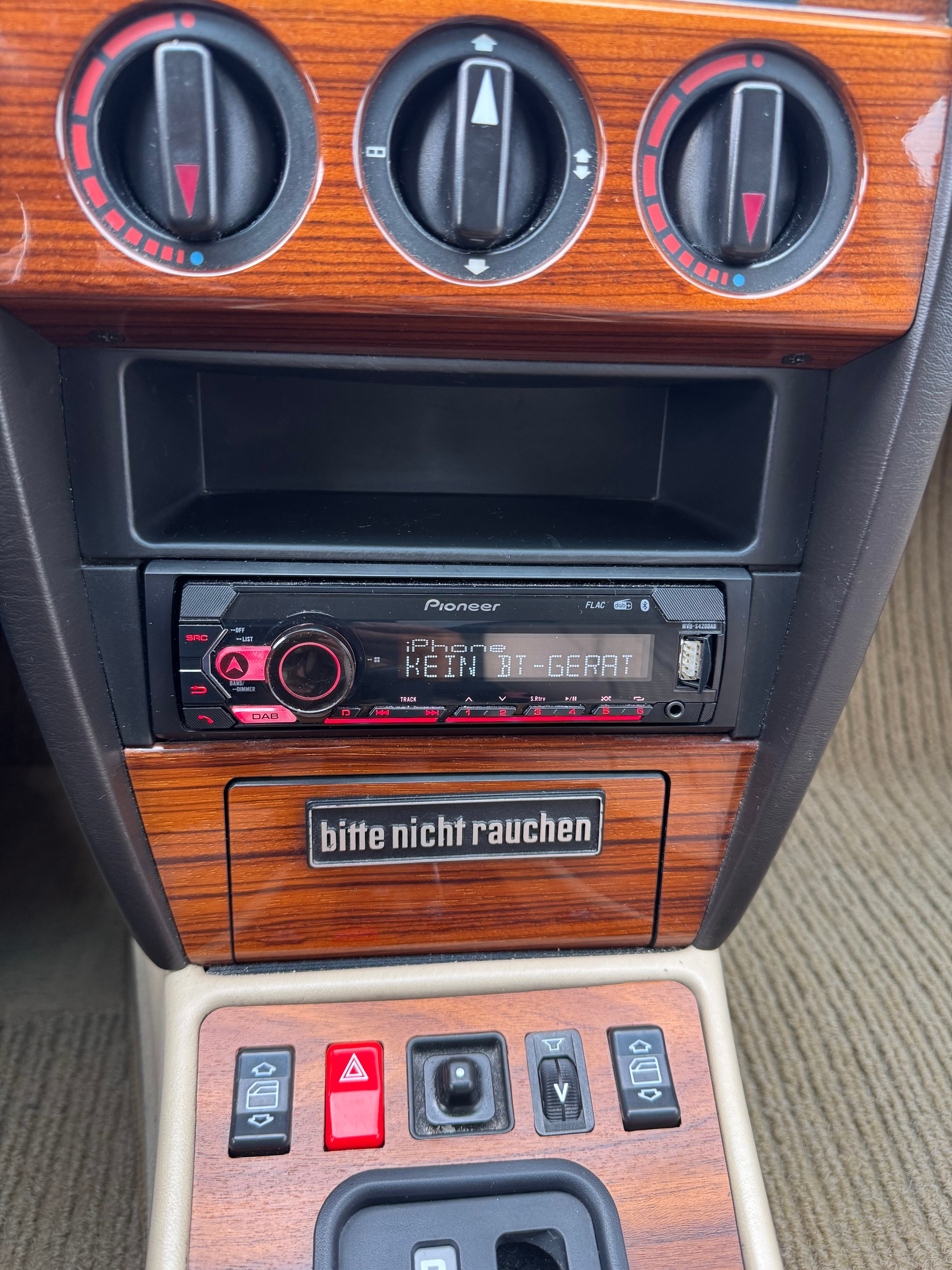 MERCEDES-BENZ 190 E 2.3 Avantgarde Automatic-image-9