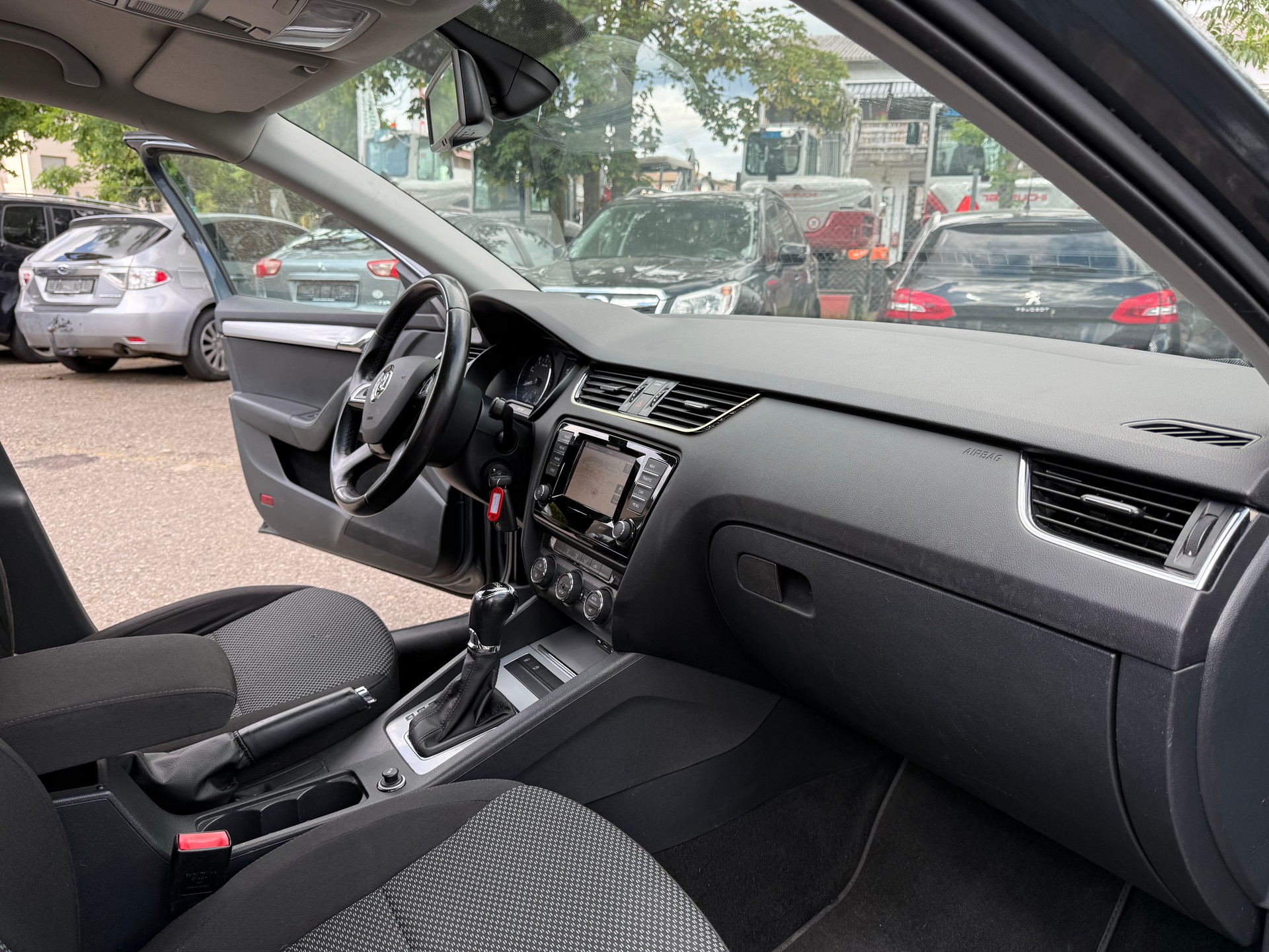 SKODA Octavia Combi 1.4 TSI Fresh DSG-image-7