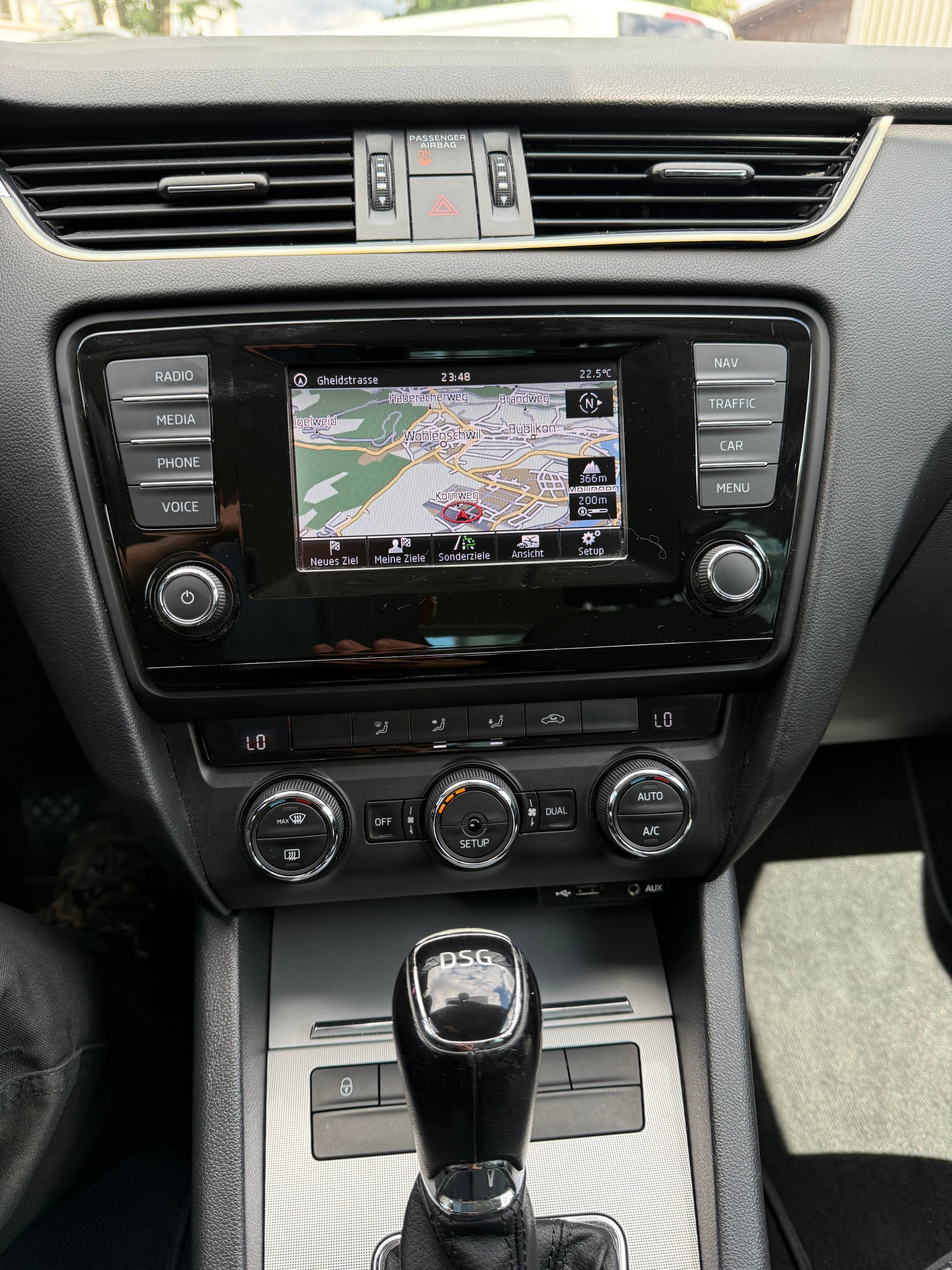 SKODA Octavia Combi 1.4 TSI Fresh DSG-image-12