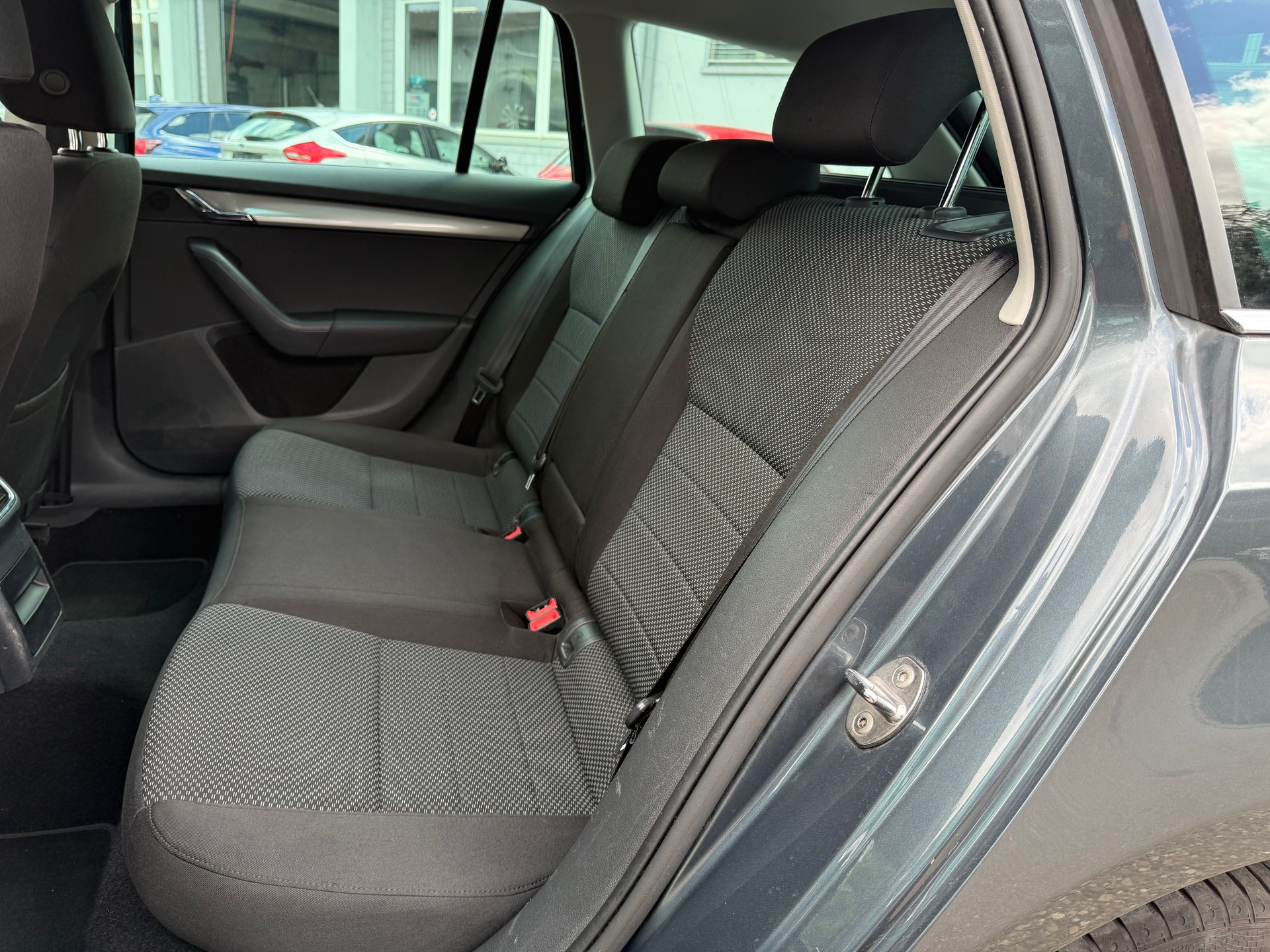 SKODA Octavia Combi 1.4 TSI Fresh DSG-image-9