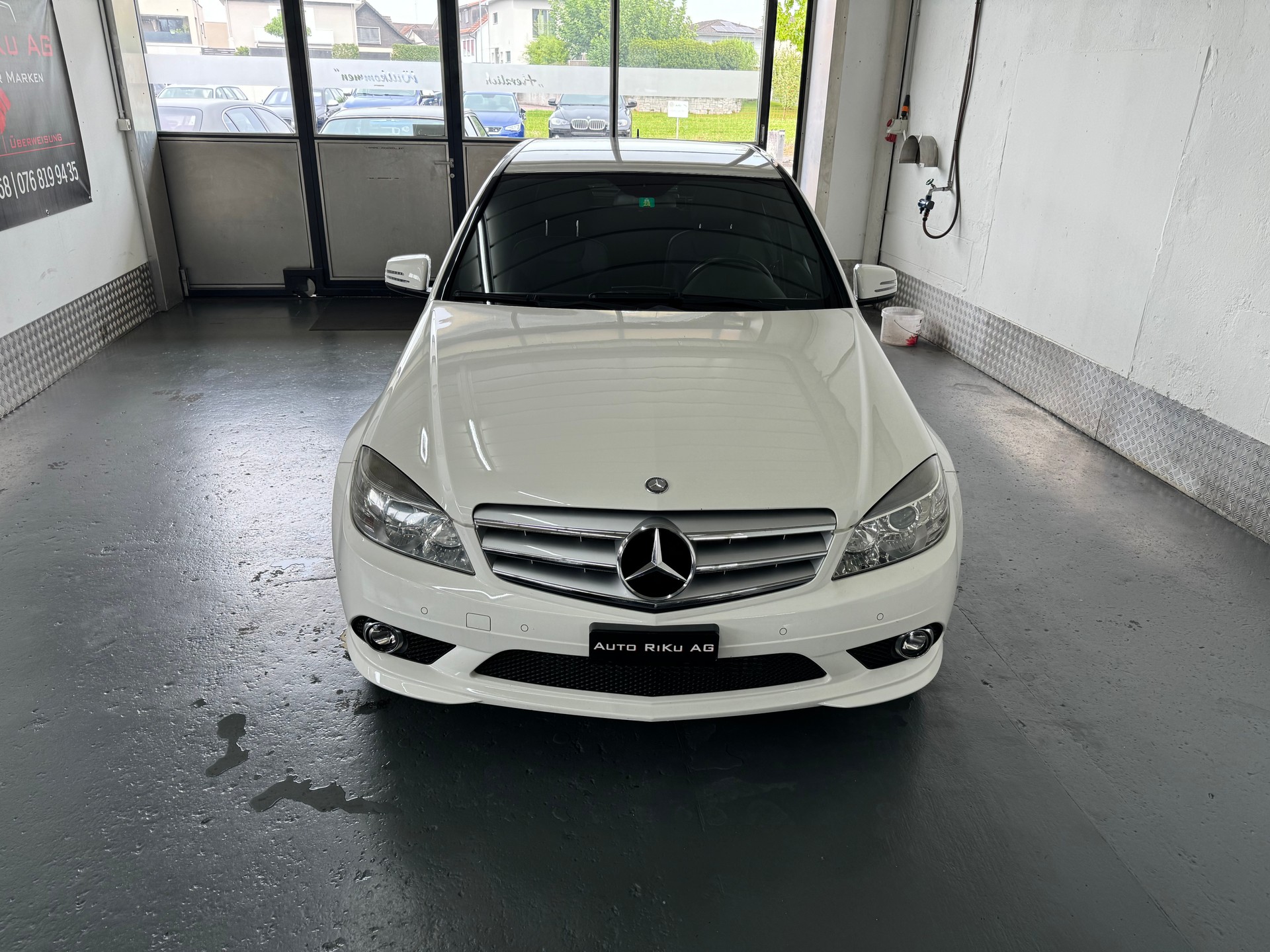 MERCEDES-BENZ C 180 CGI BlueEfficiency White Star Automatic-showroom-element-2