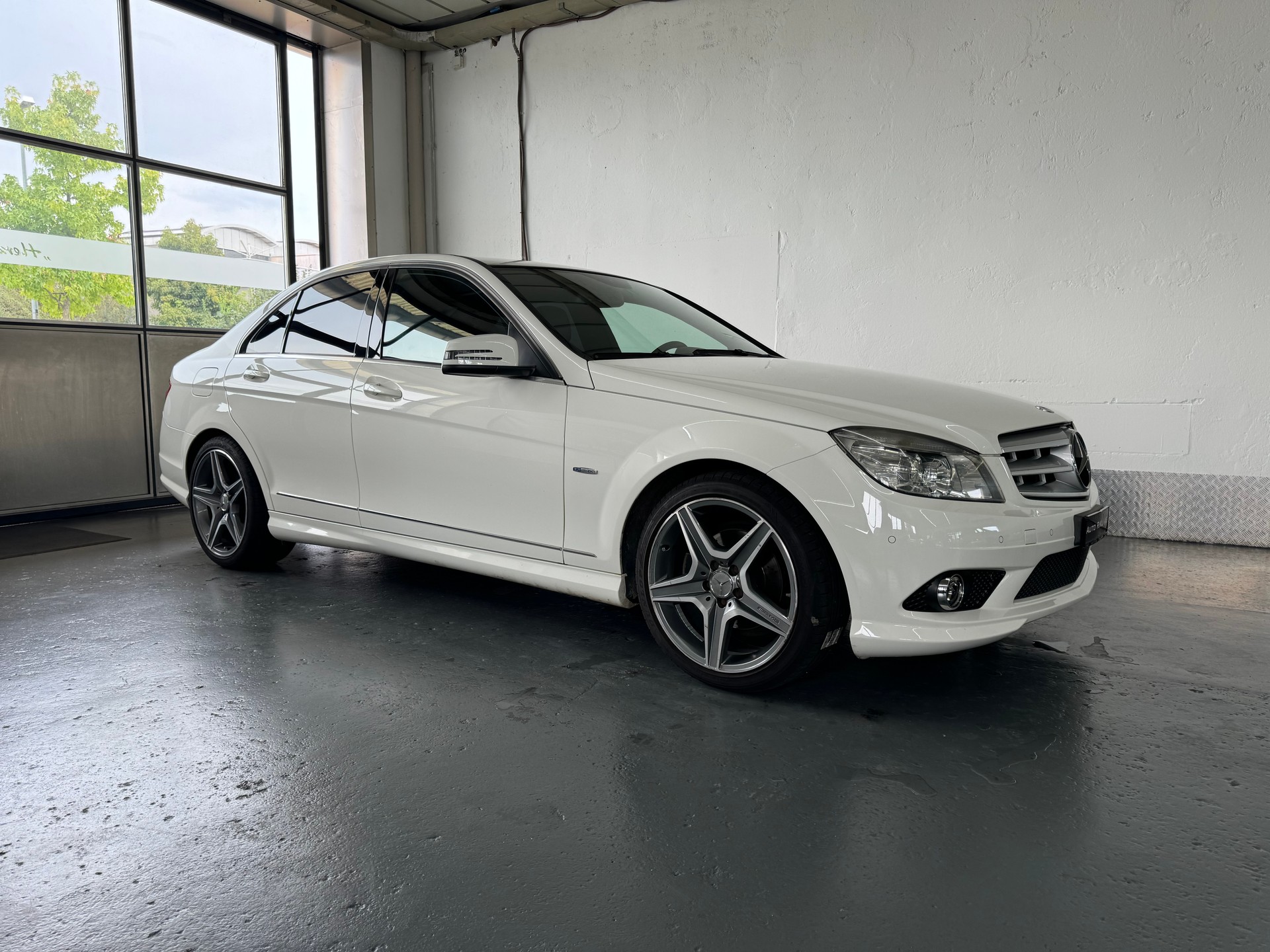 MERCEDES-BENZ C 180 CGI BlueEfficiency White Star Automatic-showroom-element-1