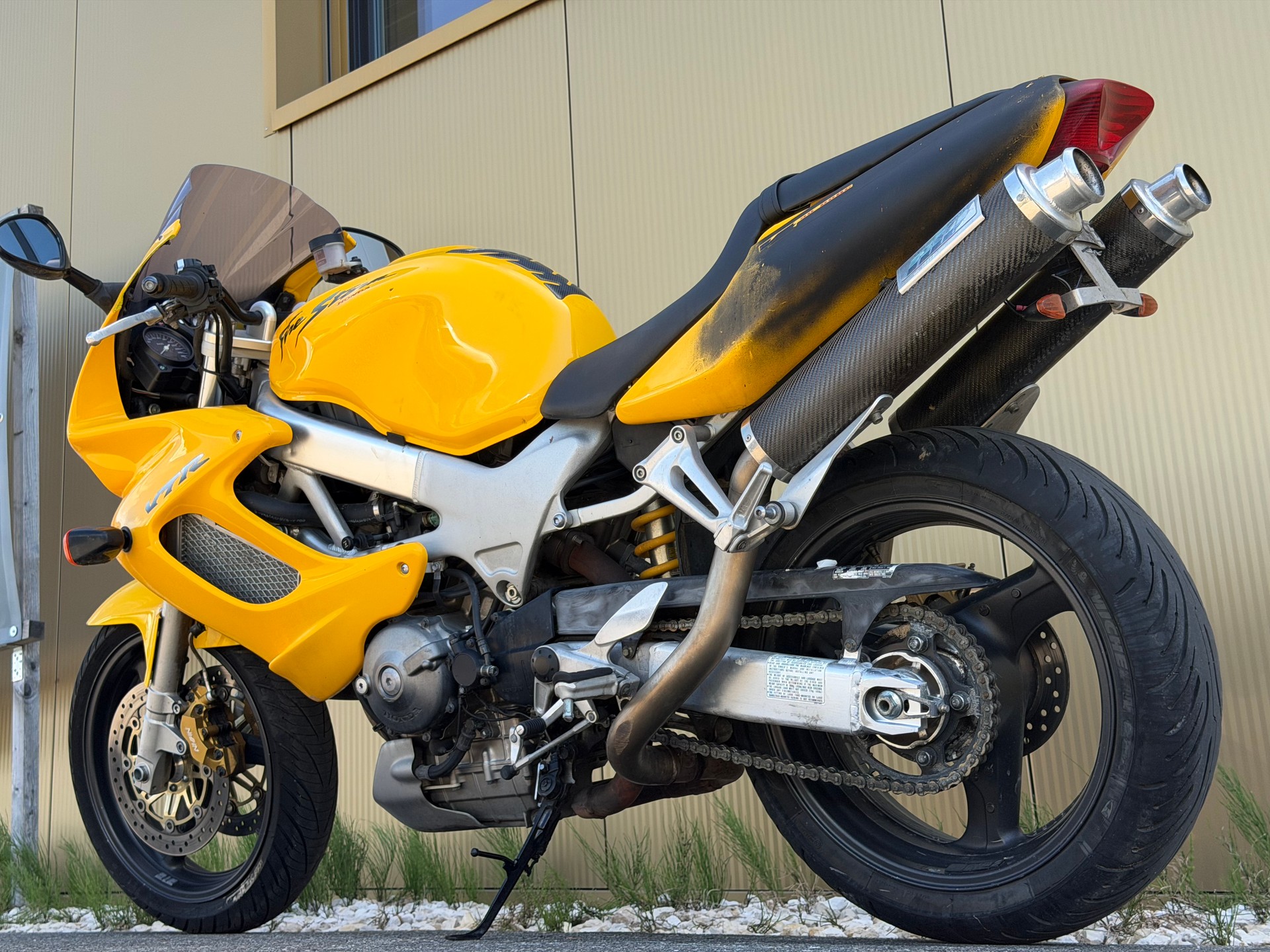HONDA VTR 1000 F V-X Fire Storm-image-11