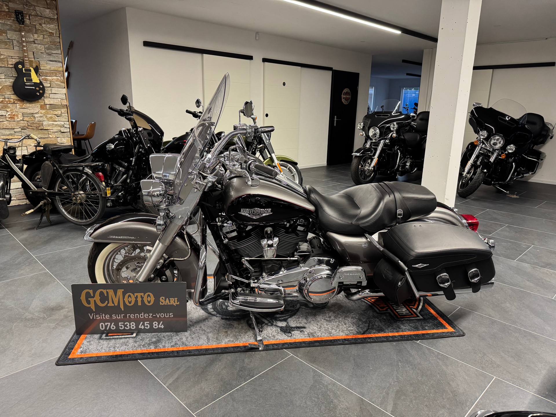HARLEY-DAVIDSON FLHRC Road King Classic 107 ABS-image-4