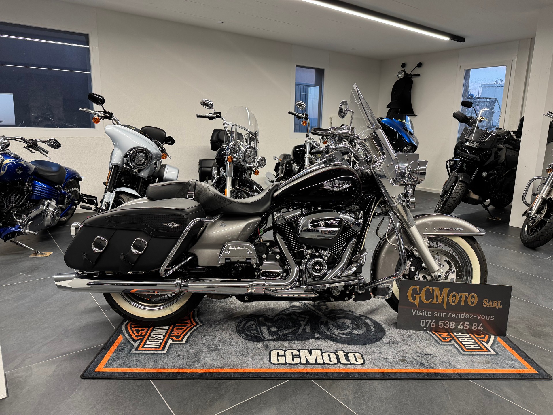HARLEY-DAVIDSON FLHRC Road King Classic 107 ABS-image-3