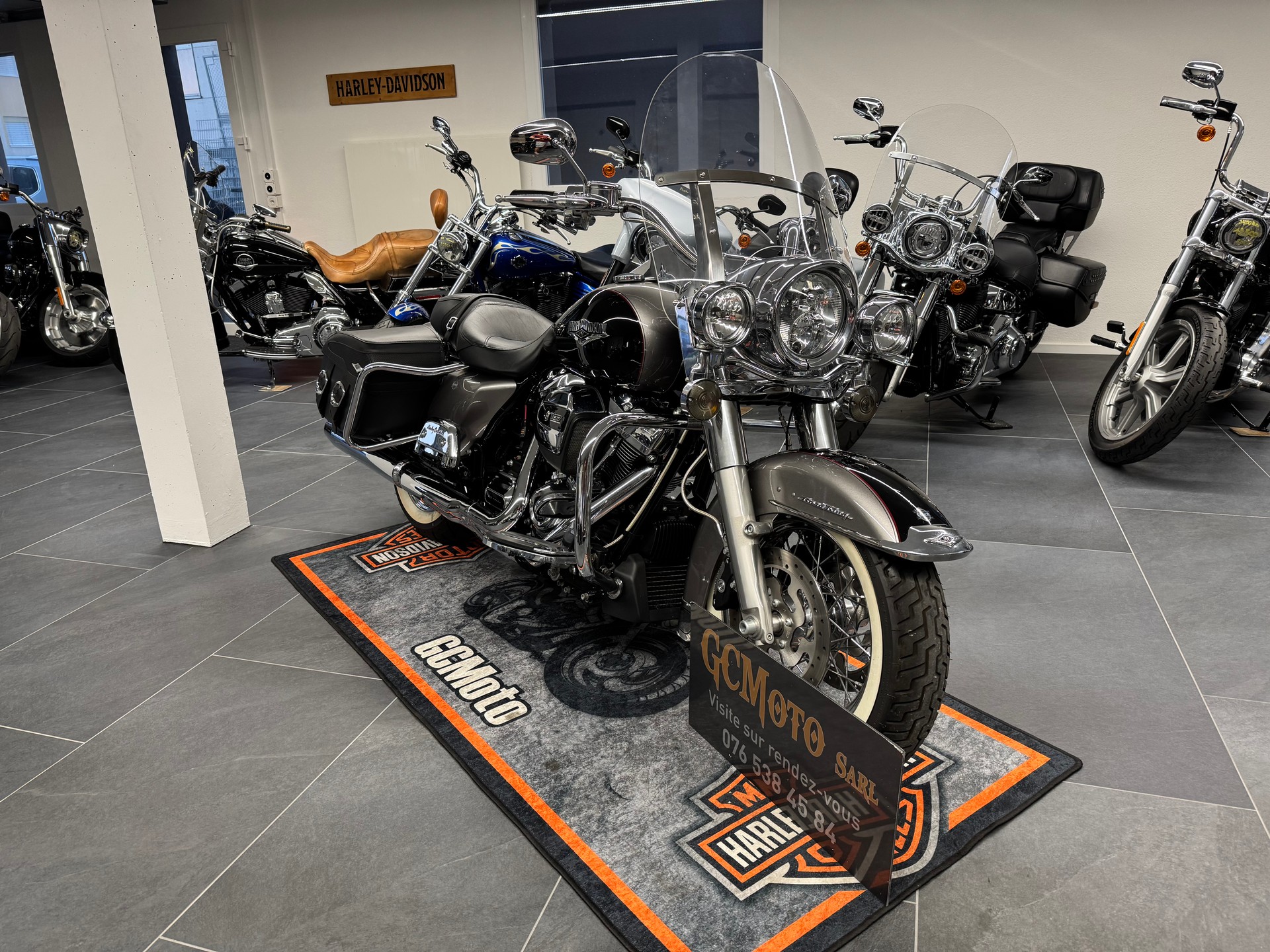 HARLEY-DAVIDSON FLHRC Road King Classic 107 ABS-image-5